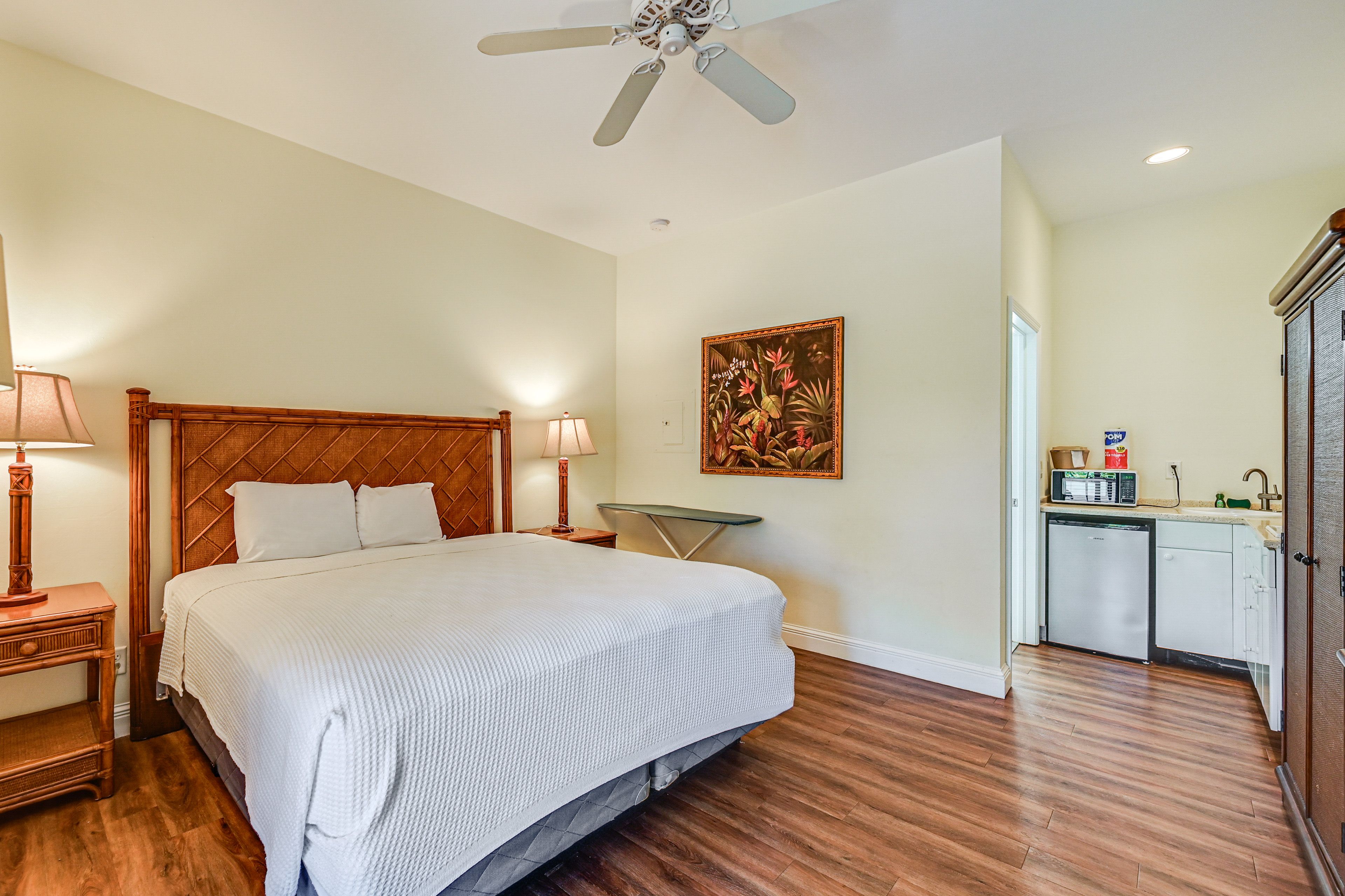Naples Vacation Rental | Studio | 1BA | Step-Free Access | 280 Sq Ft