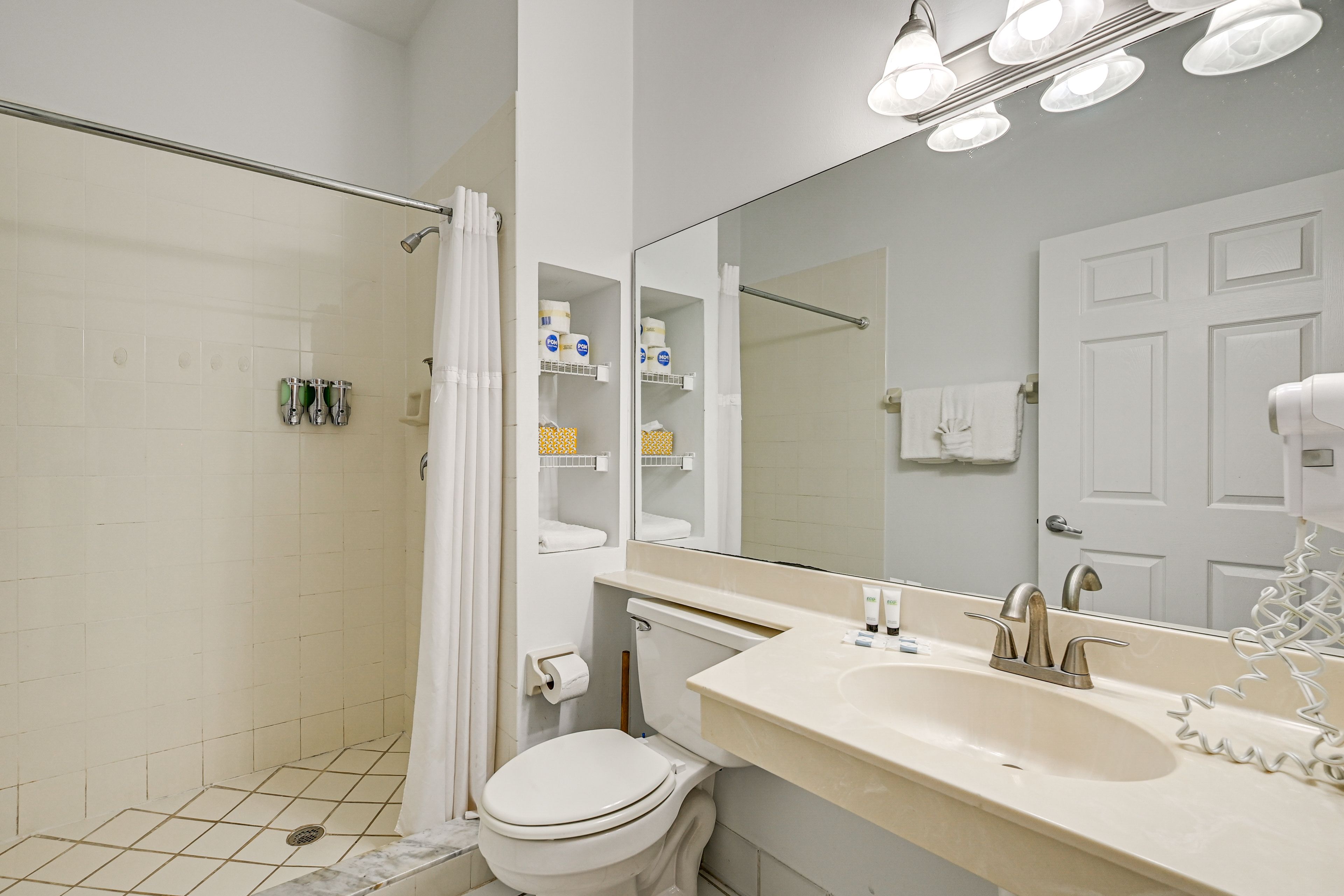 Full Bathroom | Hair Dryer | Towels Provided | Complimentary Toiletries