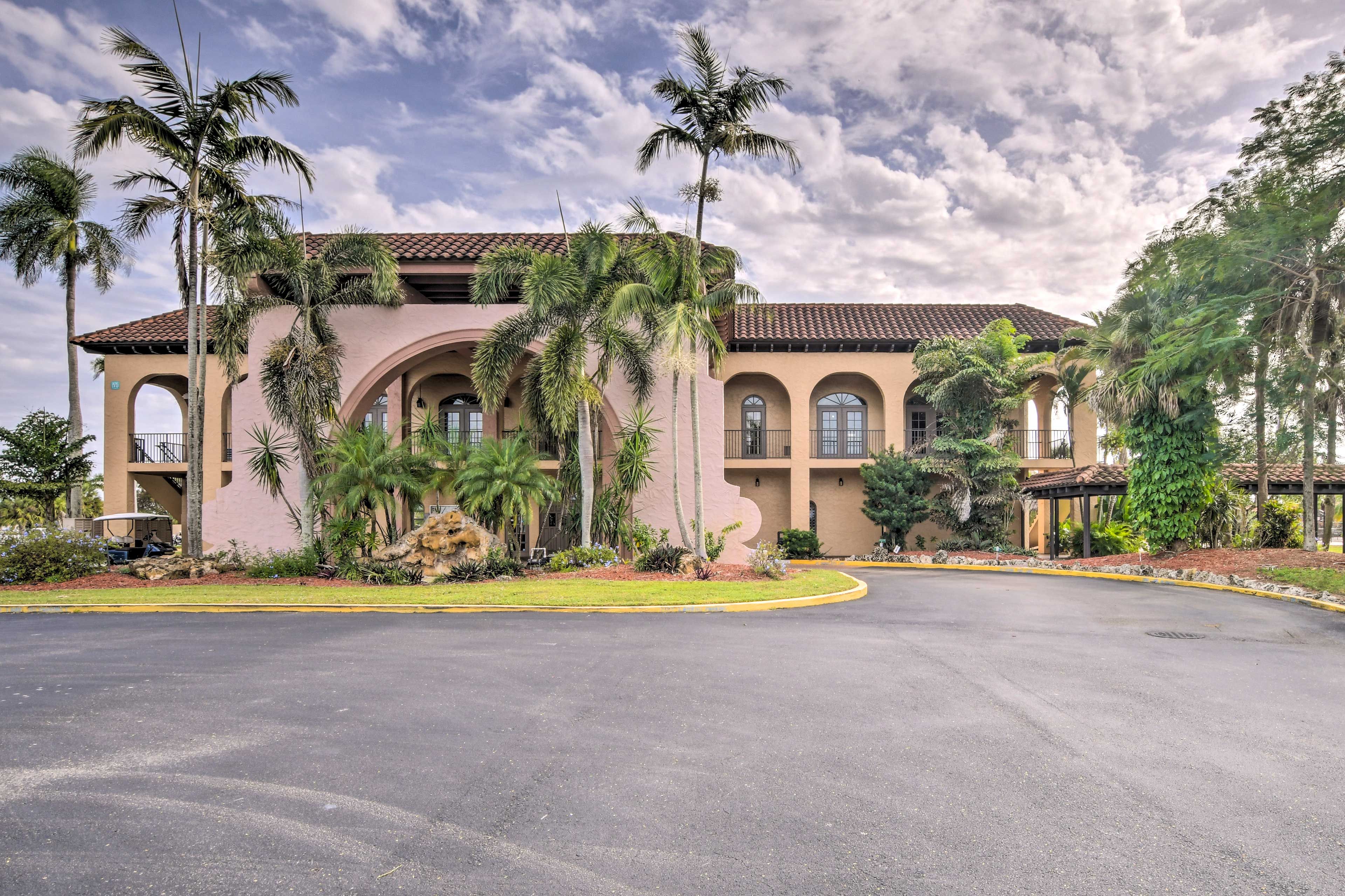 Community Amenities | Clubhouse | Pool | Fitness Center | Game Room | Bar