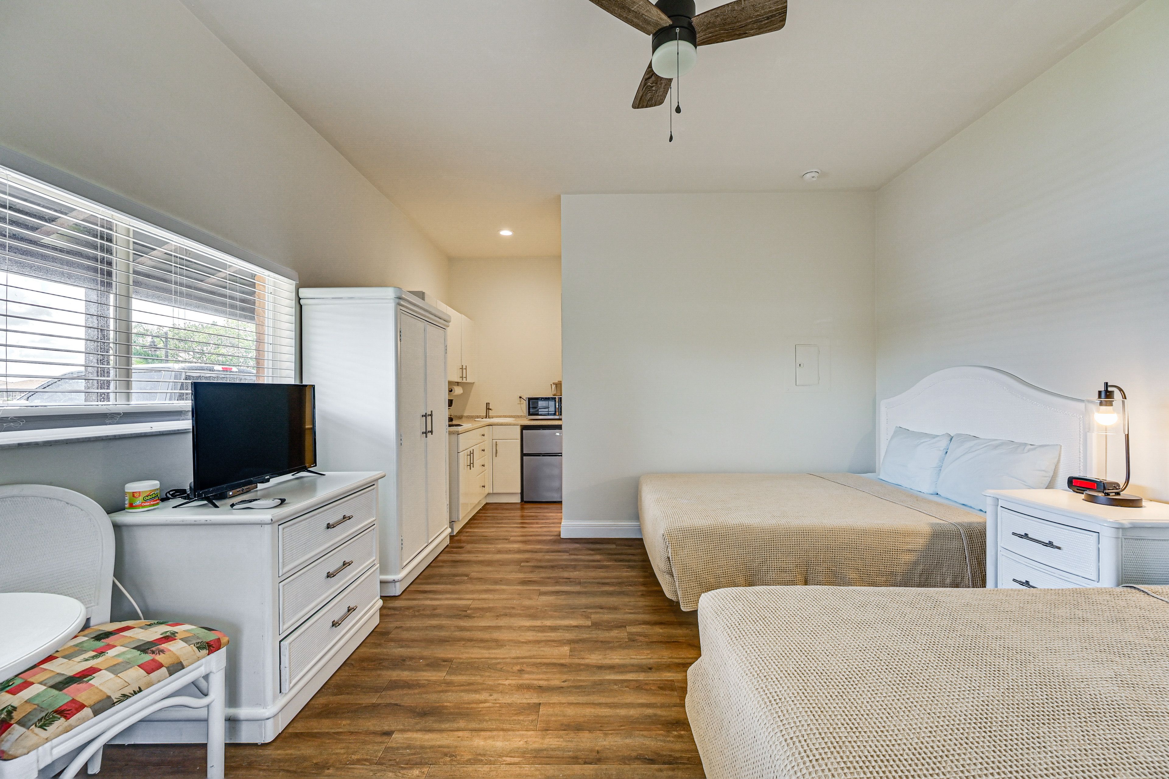 Studio | 2 Queen Beds | Smart TV