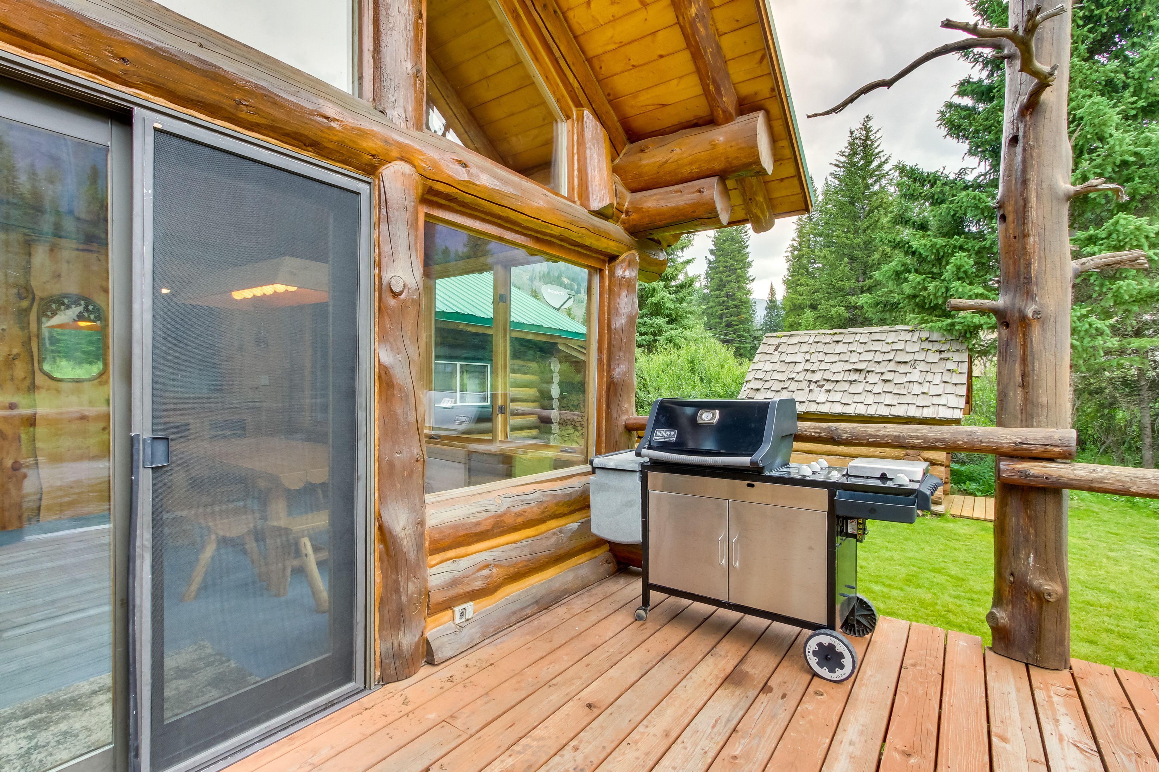 Deck | Gas Grill (Propane Provided) | Fire Pit