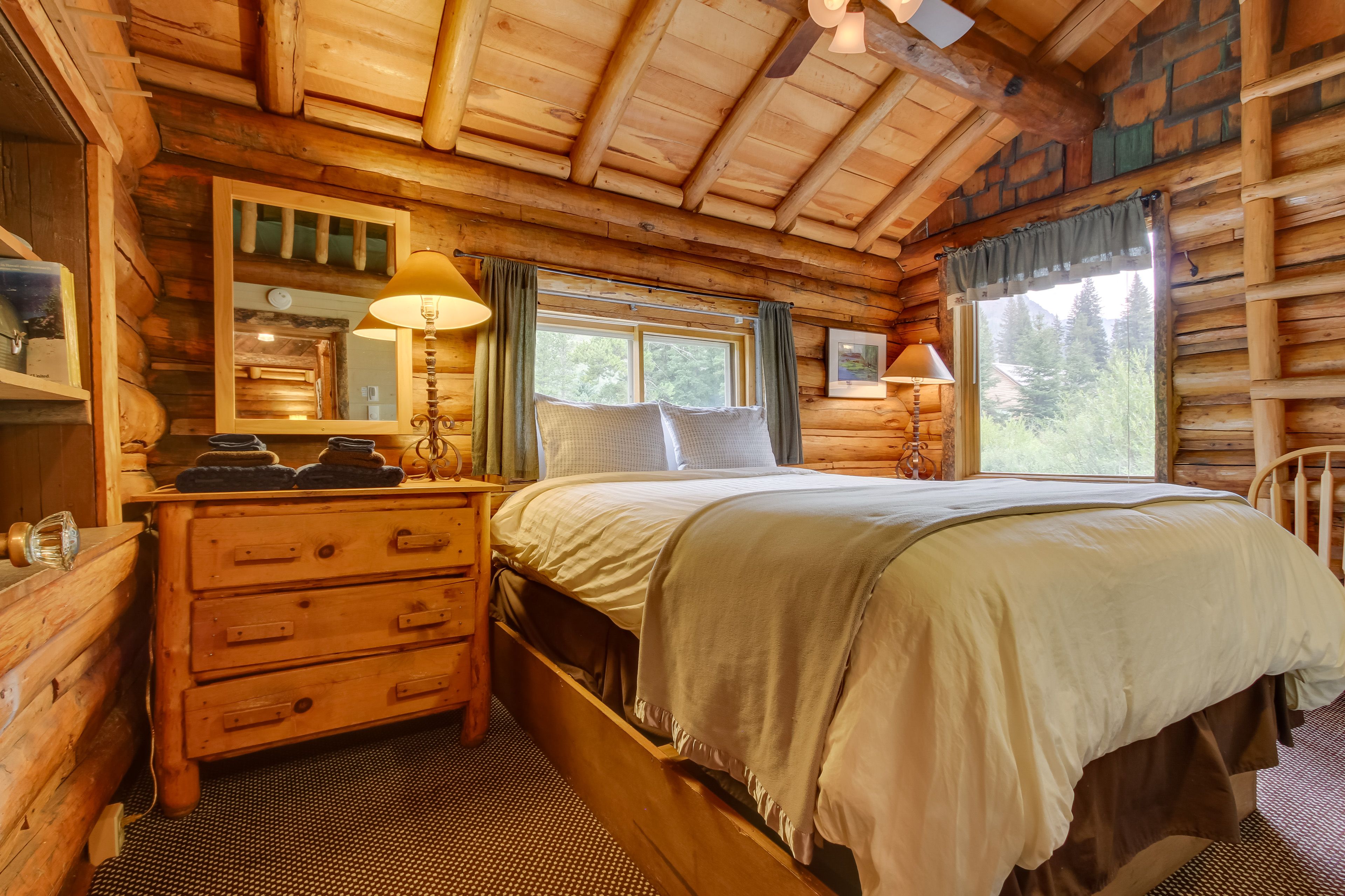 Bedroom 3 | Queen Bed