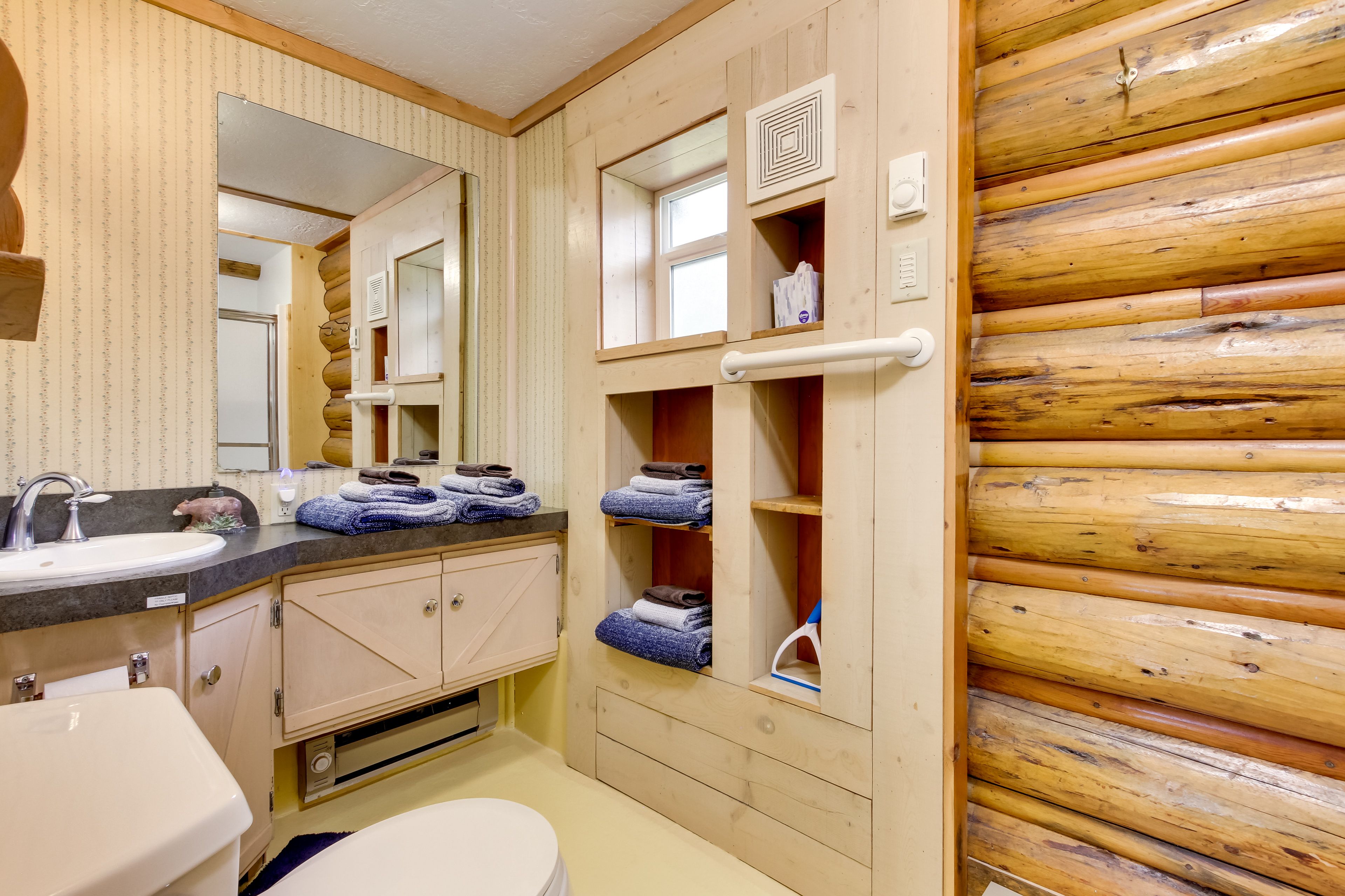 Bathroom | Complimentary Toiletries | Towels Provided