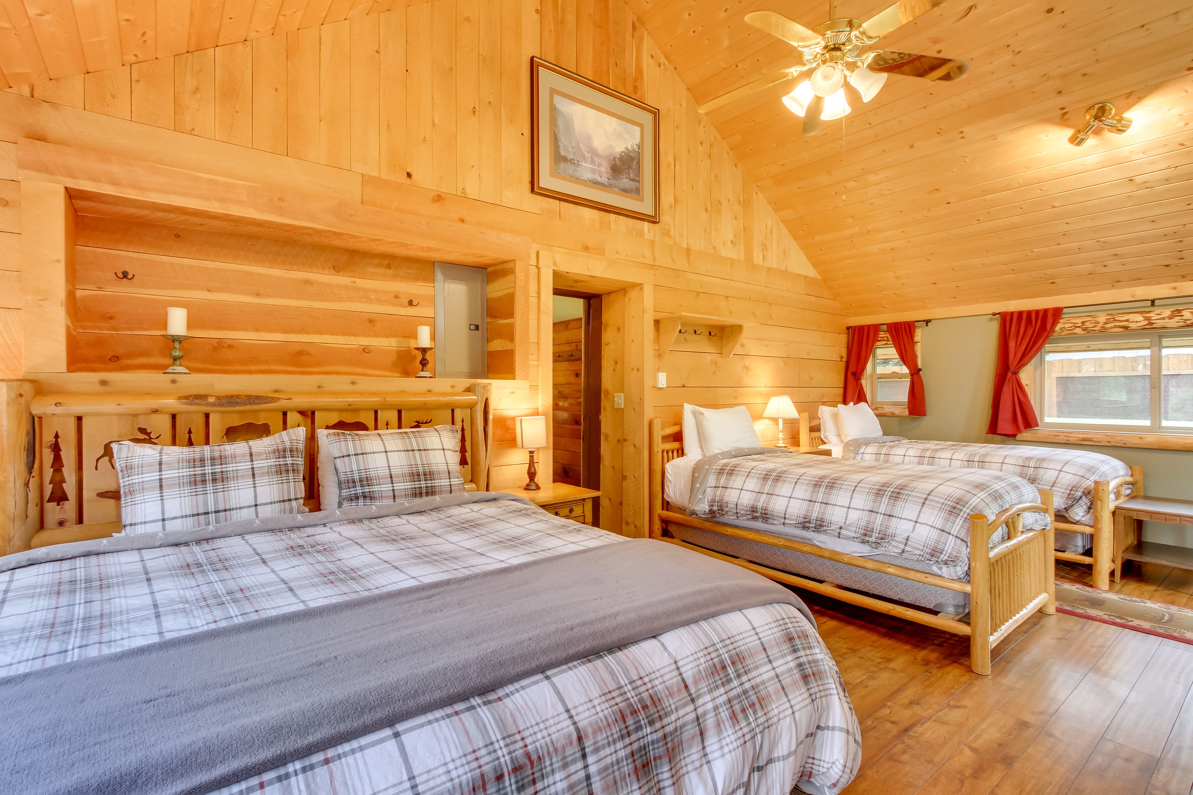 Bedroom | King Bed | 2 Twin Beds