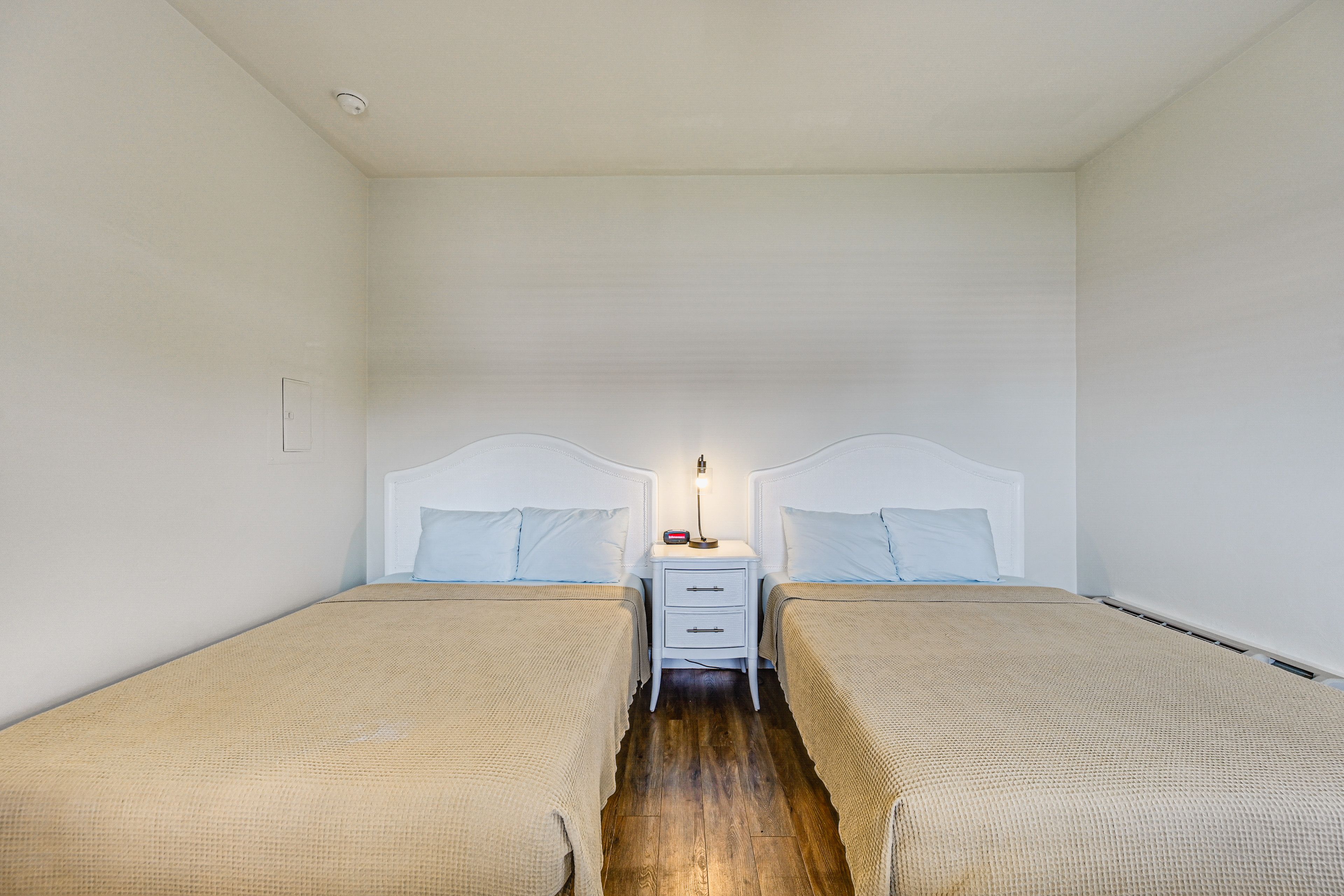 Sleeping Accommodation | 2 Queen Beds | Linens Provided