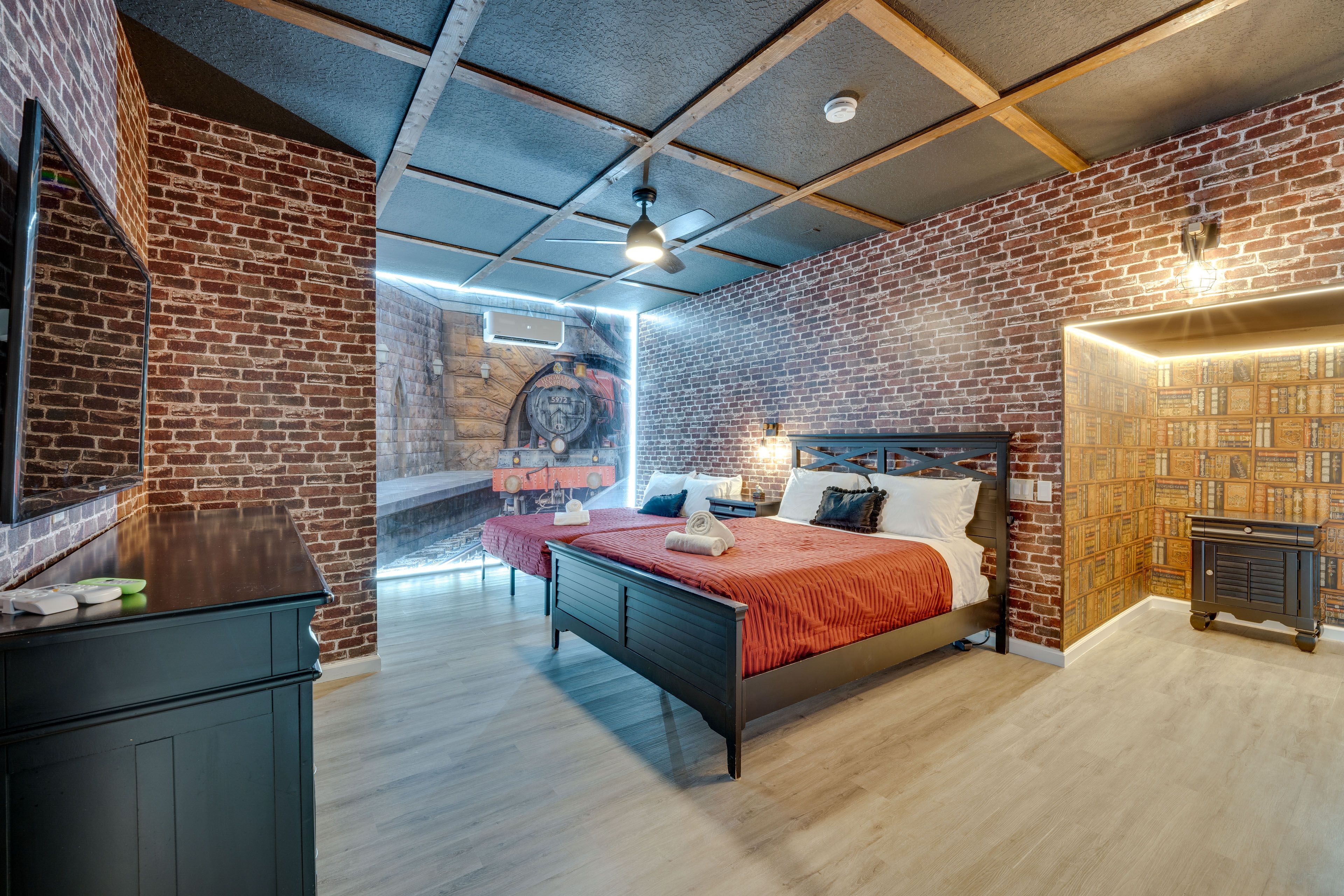 Bedroom 6 | Queen Bed | Full Bed