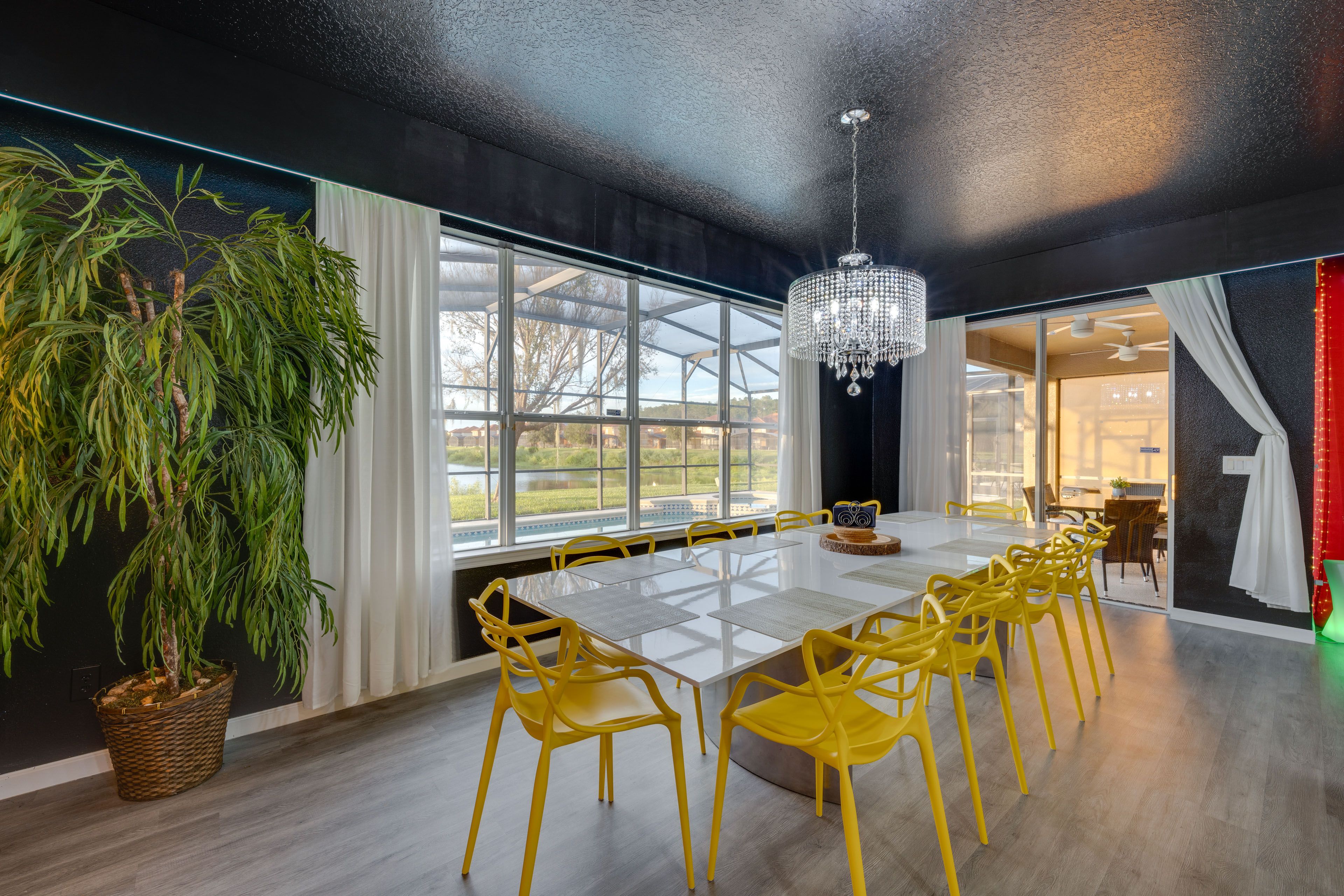 Dining Area | Dishware & Flatware Provided