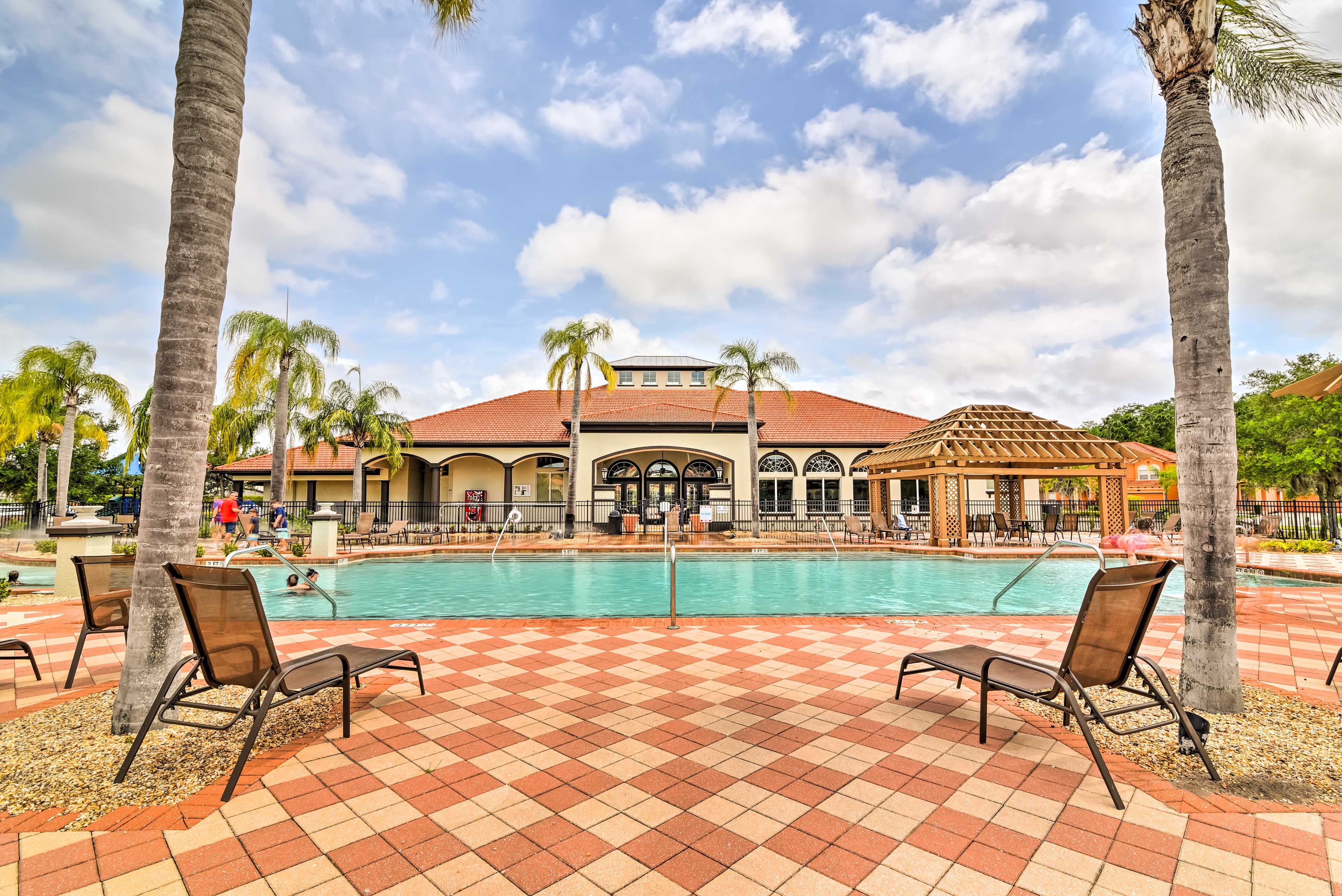 Community Amenities | Outdoor Pool