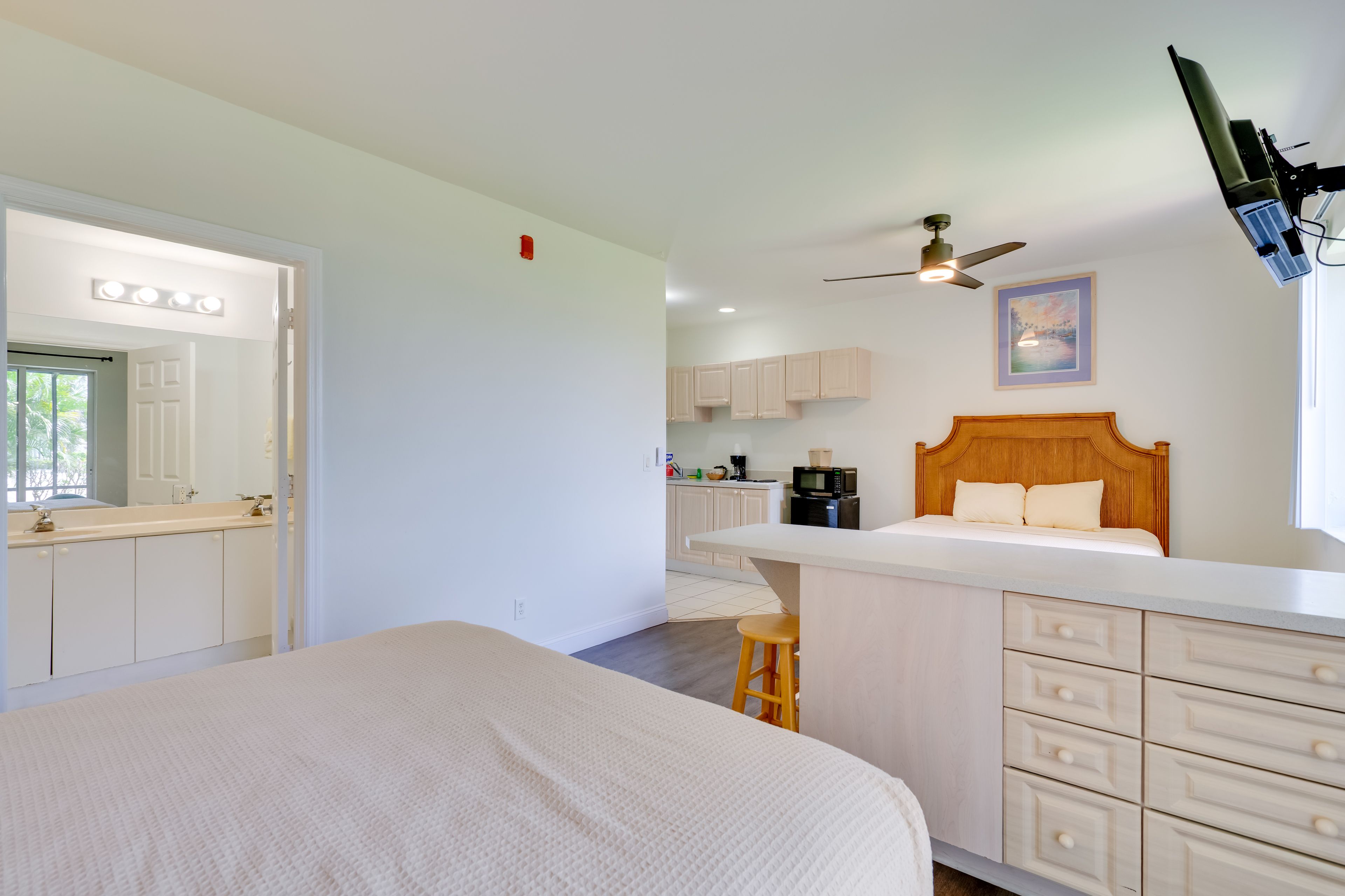 Sleeping Accommodations | King Bed | Queen Bed