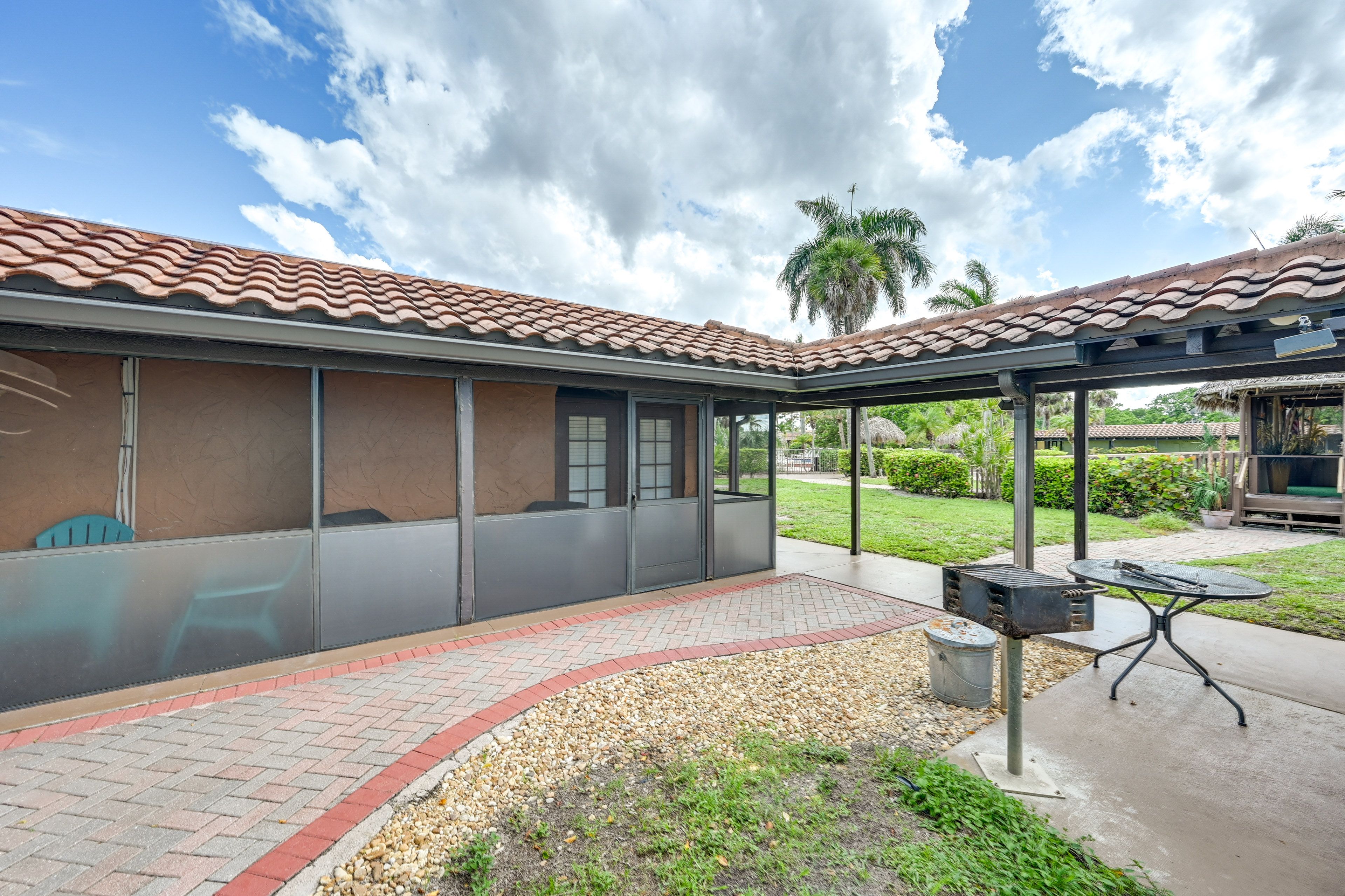 Resort Grounds | Charcoal Grill | Picnic Table | Fire Pit