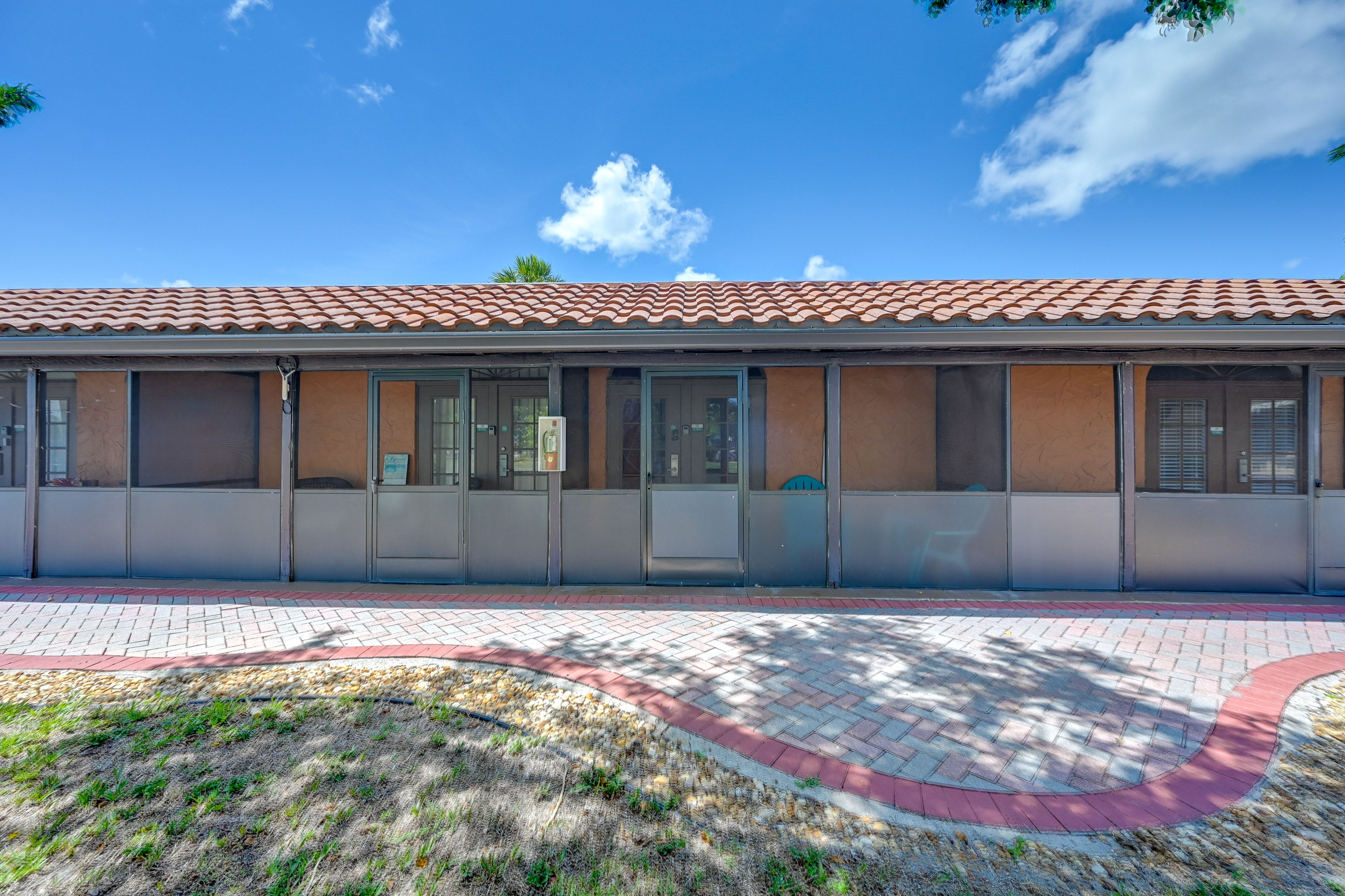 Building Exterior | Parking | Community Parking Lot (1 Vehicle)