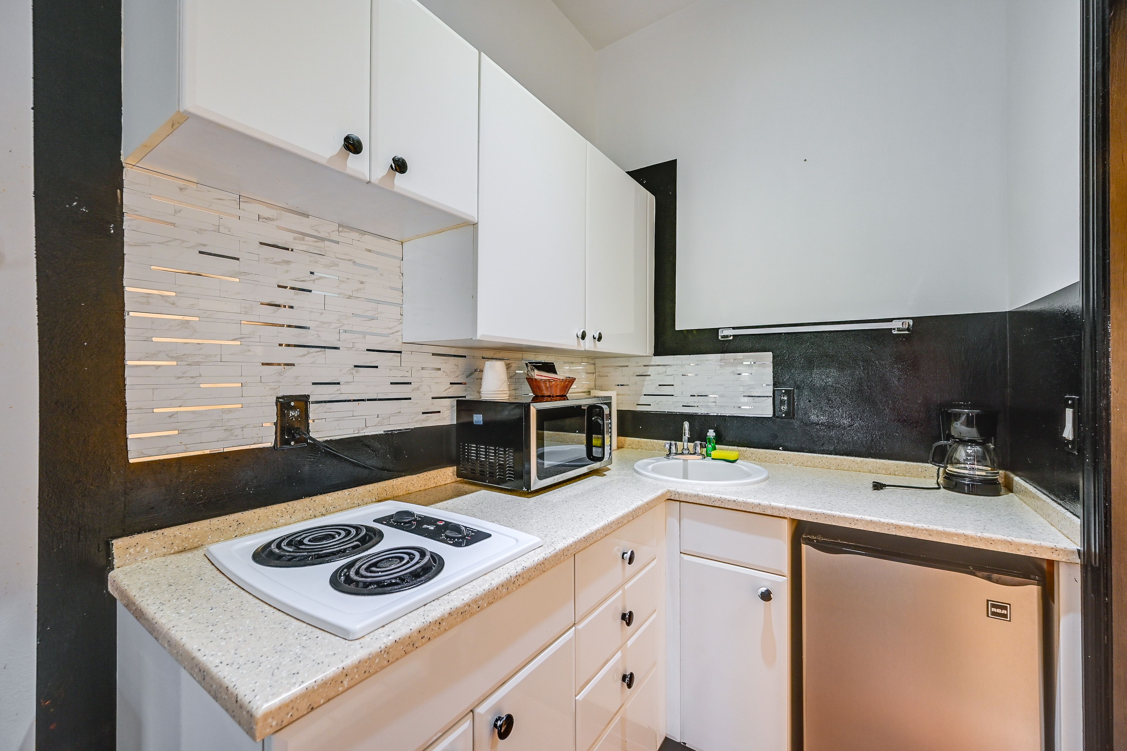 Kitchenette | Trash Bags & Paper Towels