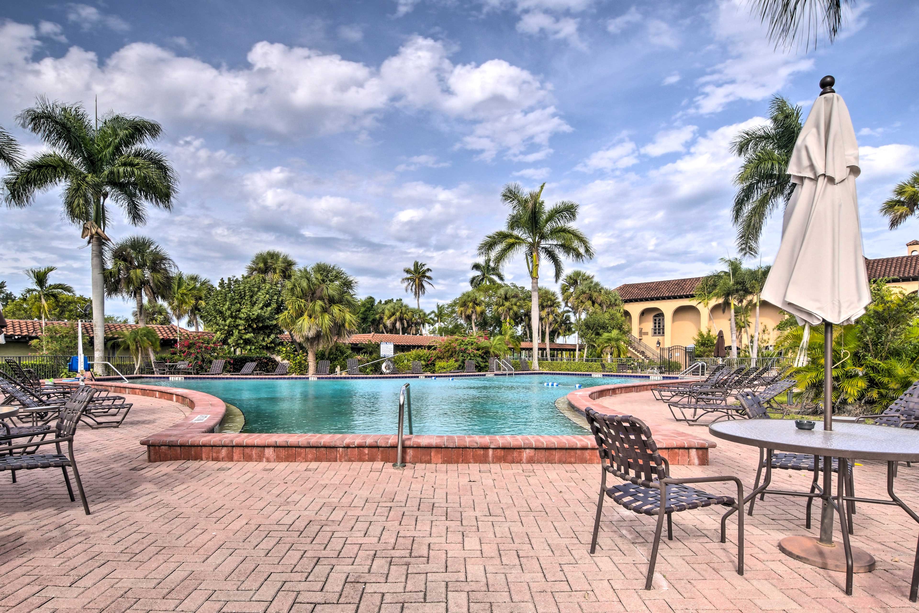 Naples Vacation Rental | Studio | 1BA | 1 Small Step Required | 280 Sq Ft