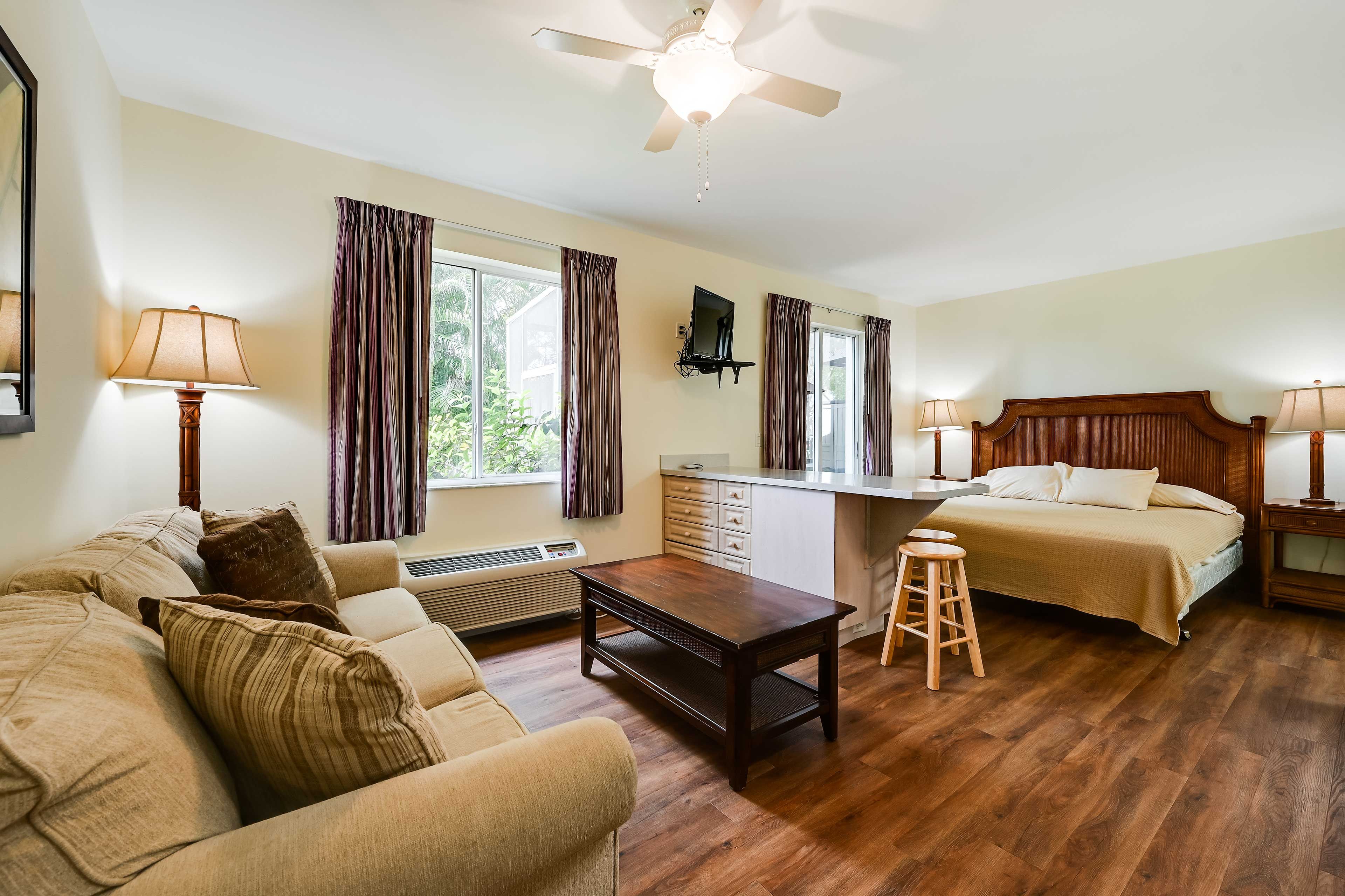 Studio | Queen Bed