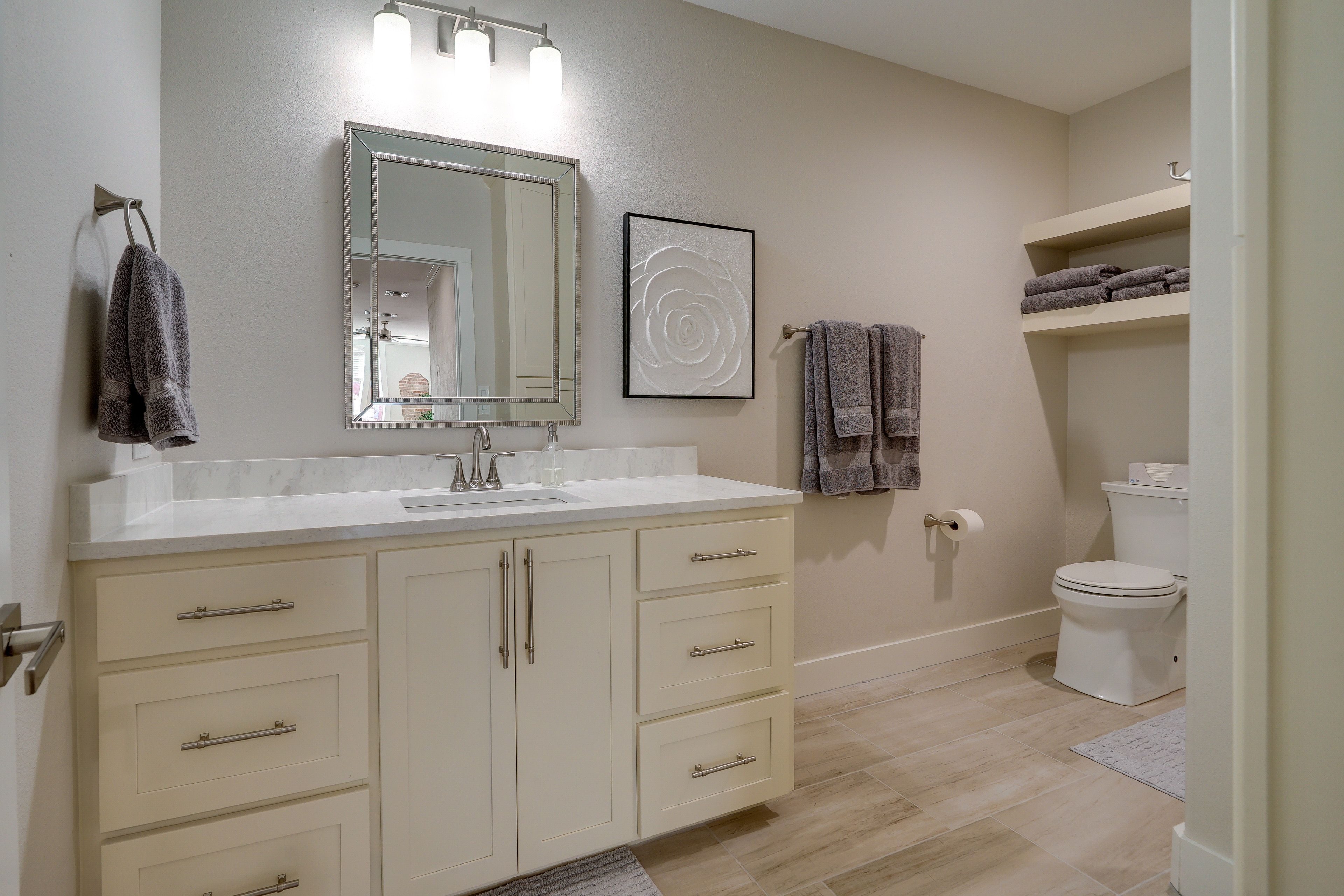 Full Bathroom | Complimentary Toiletries | 2nd Floor