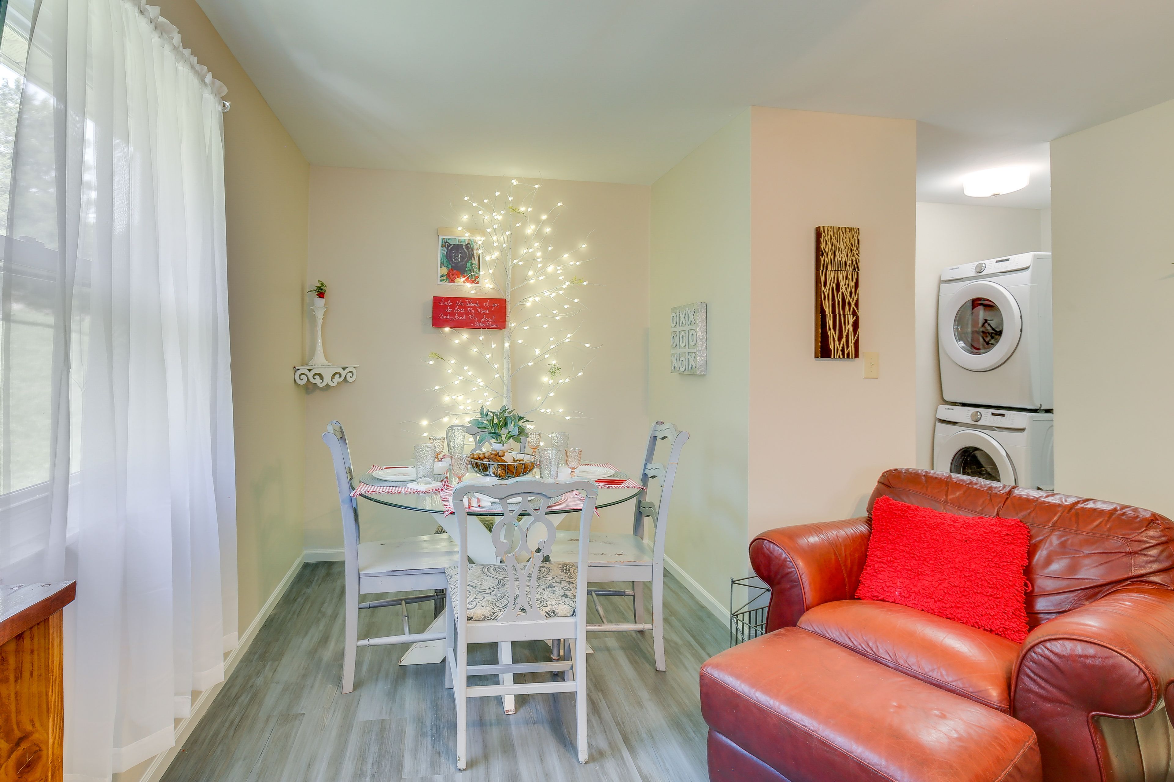 Dining Area | Dishware & Flatware Provided | Central A/C & Heating