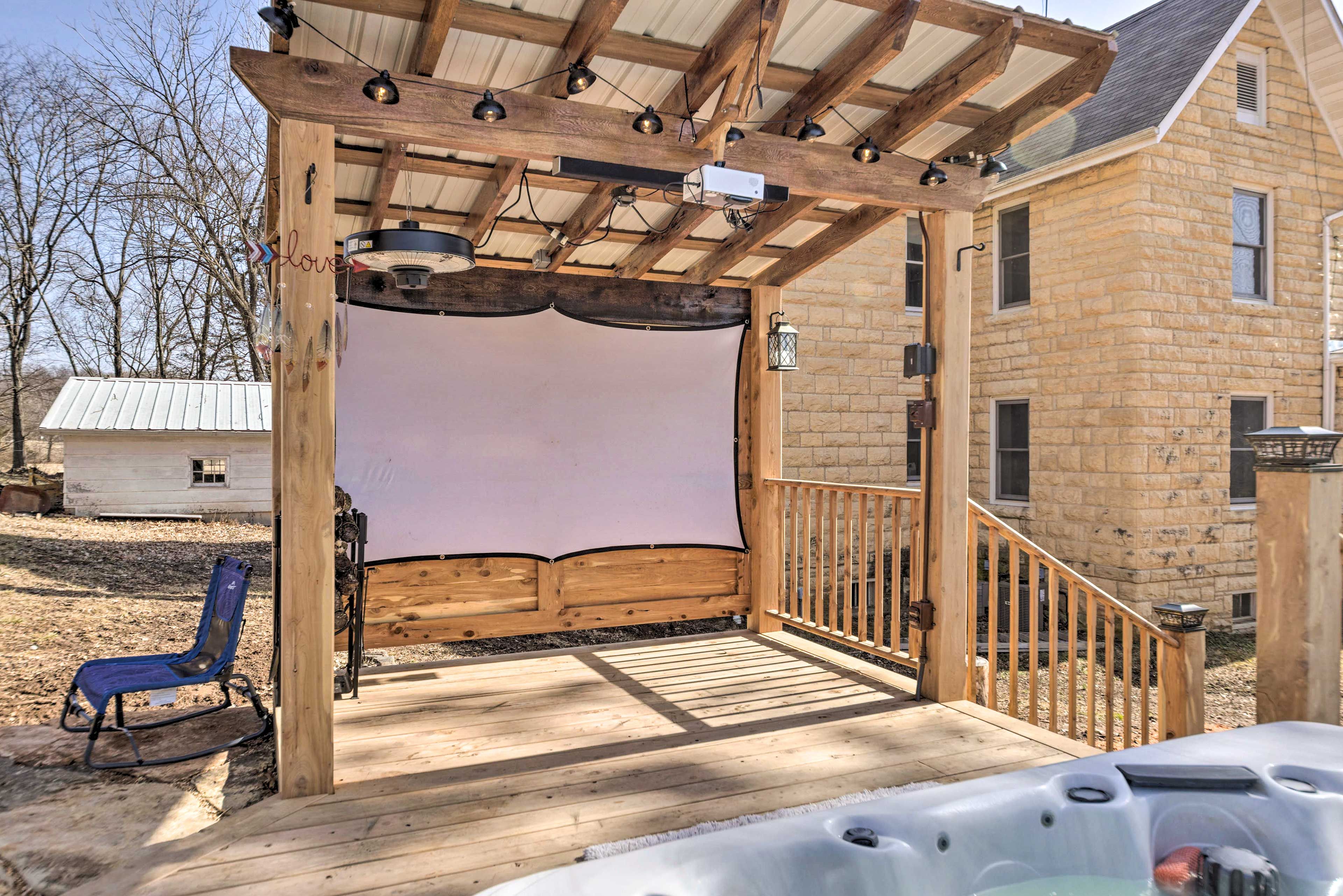 Community Smart TV Projector