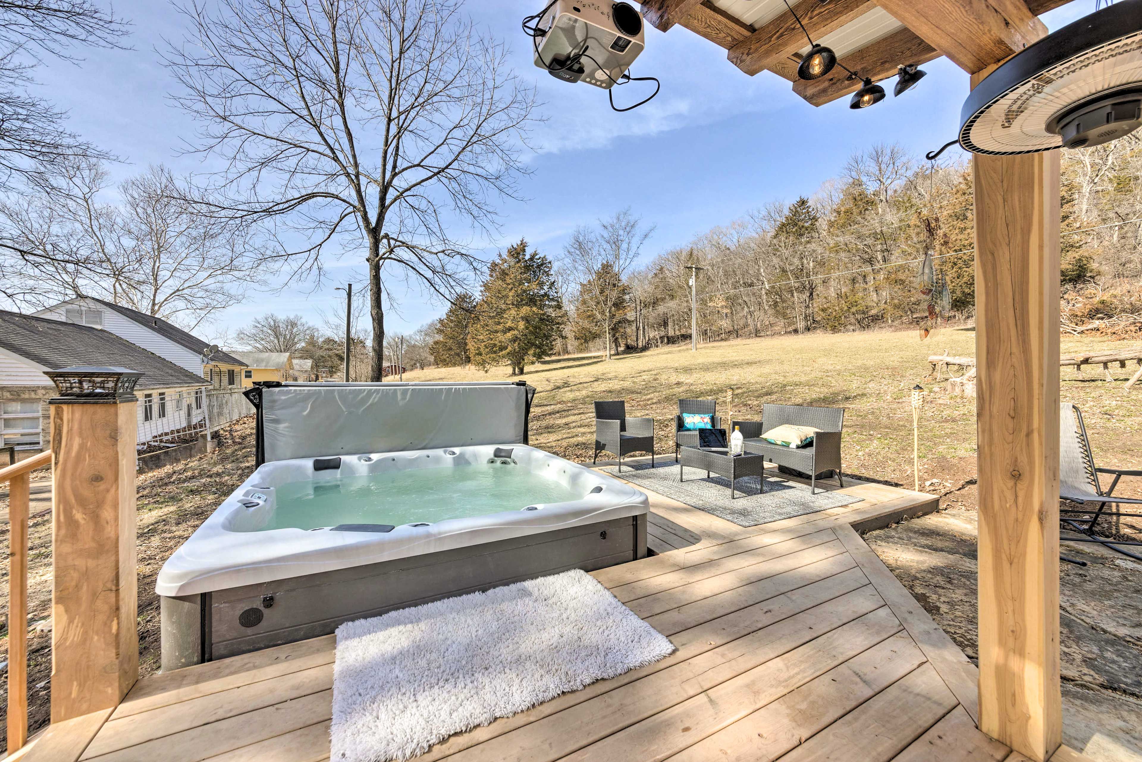 Community Hot Tub & Patio