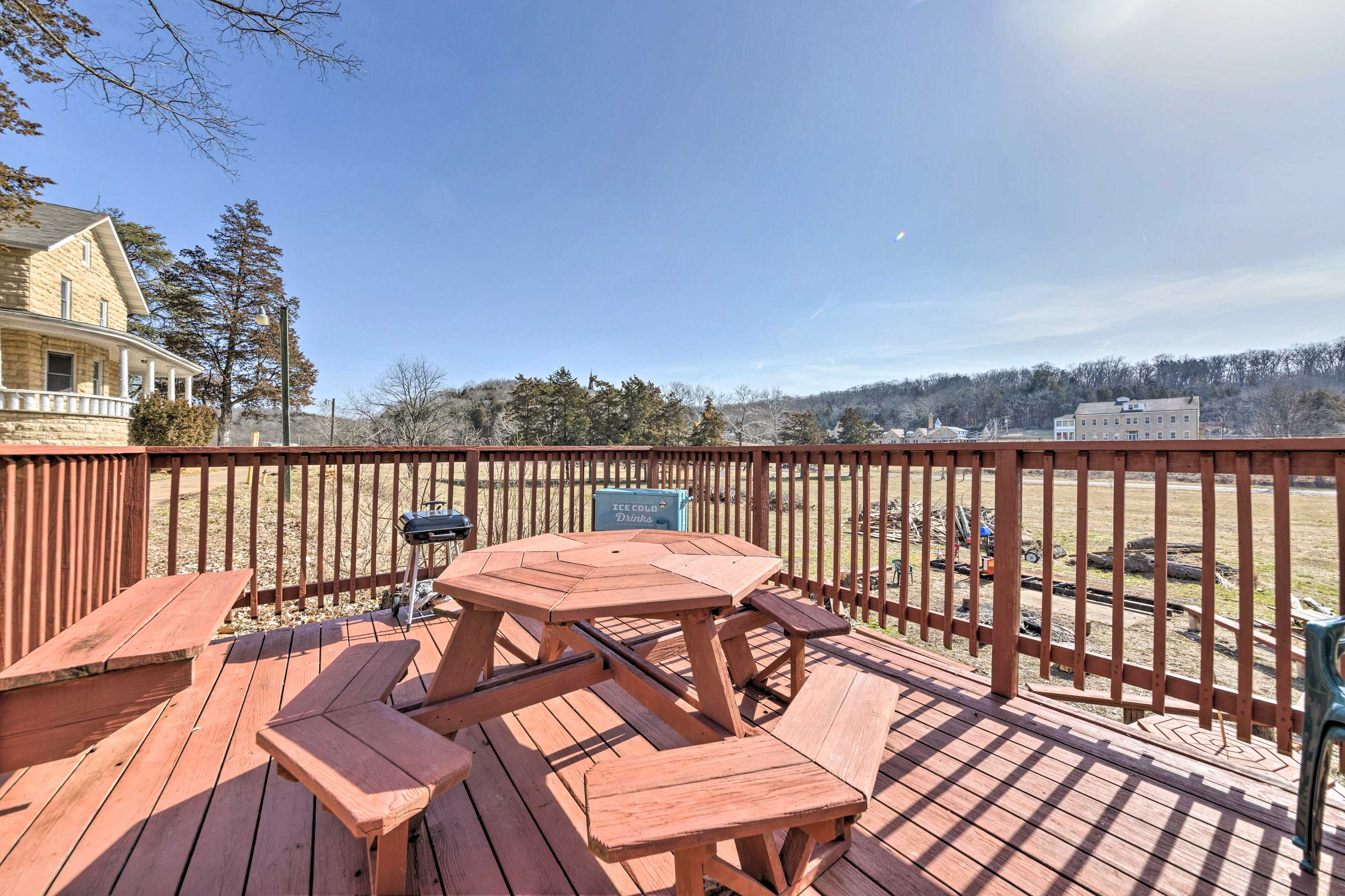 Community Deck | Dining Area | Charcoal Grill