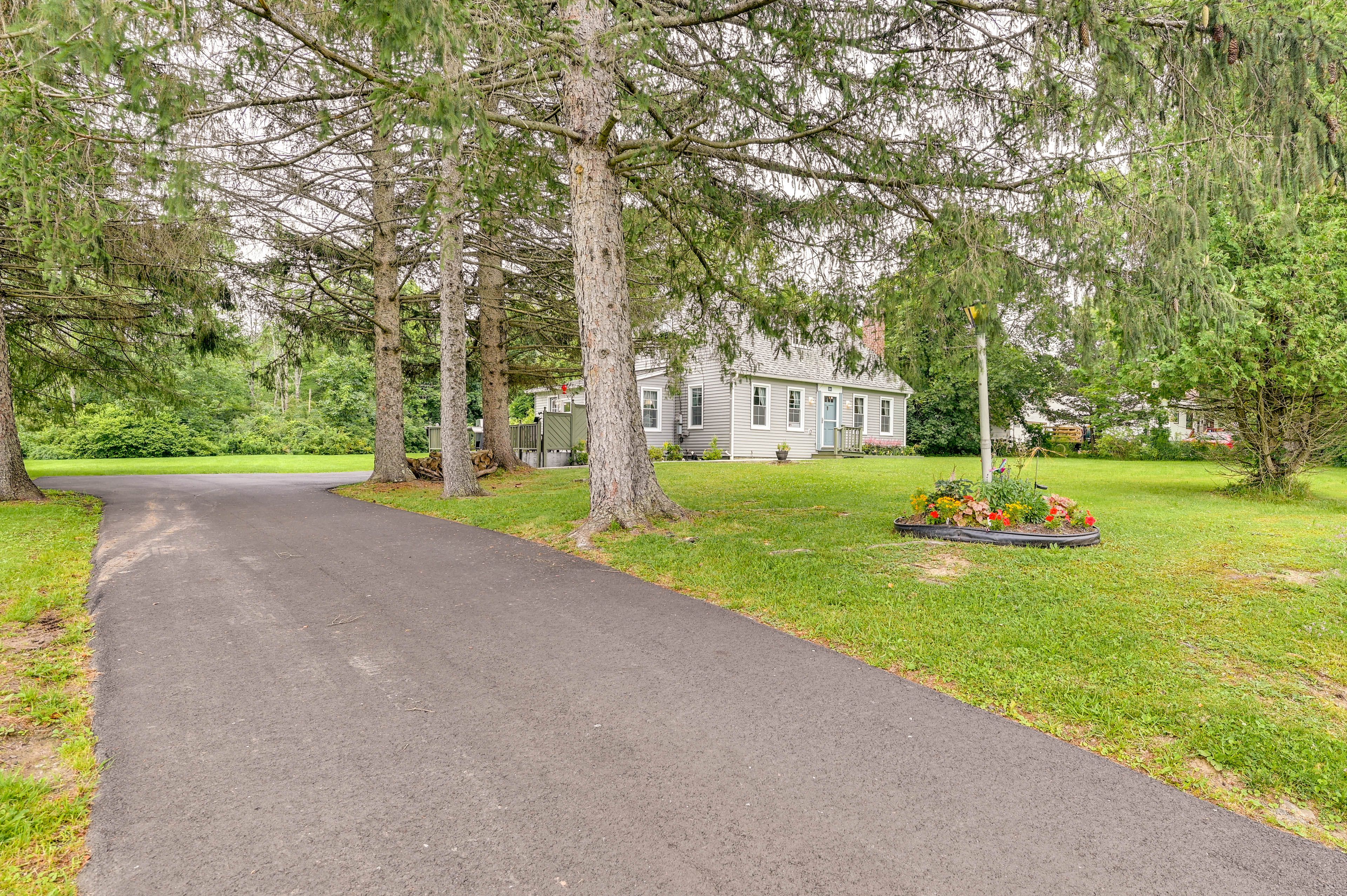 Parking | Driveway (7 Vehicles)