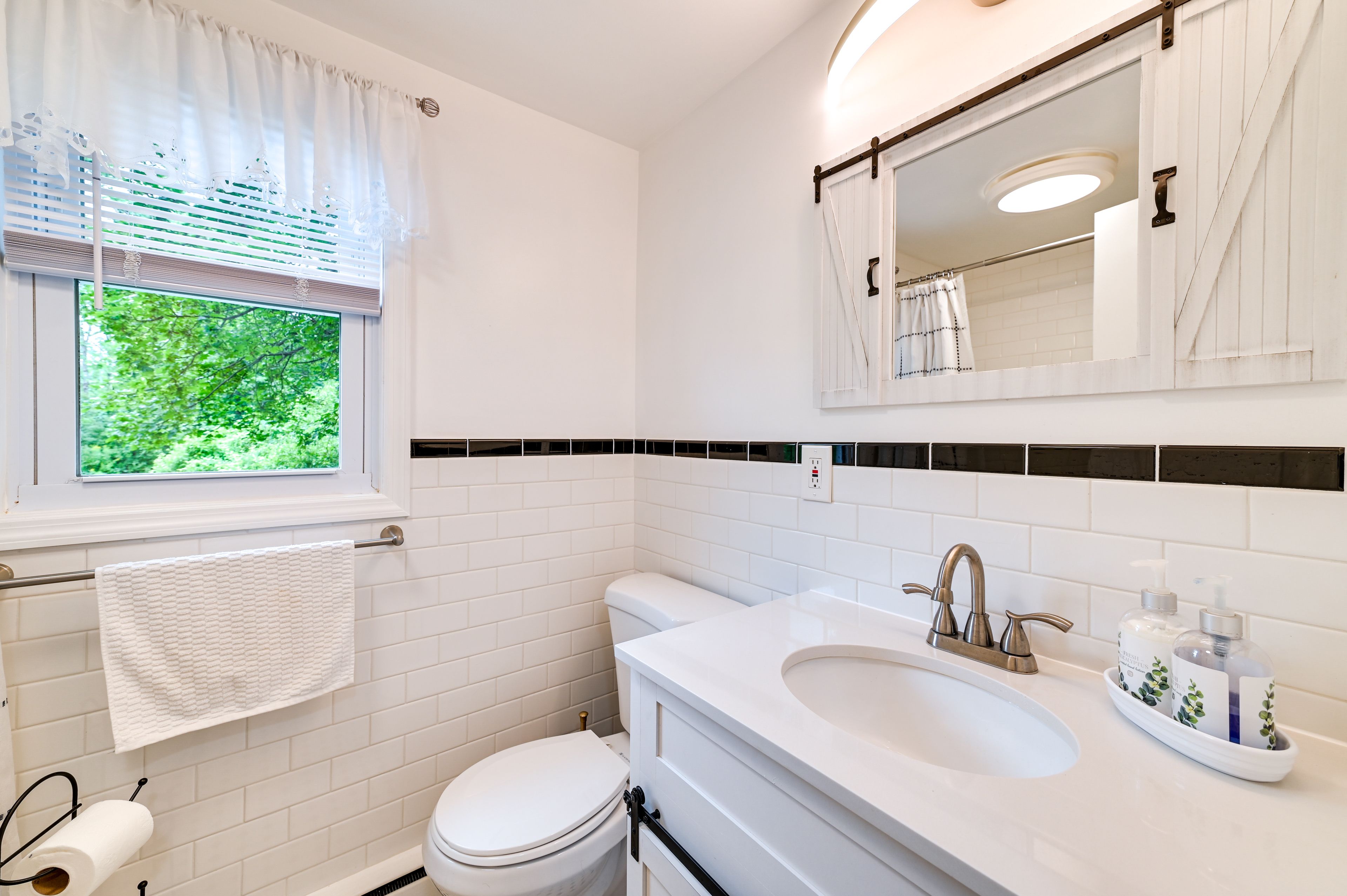 Full Bathroom | Shower | Complimentary Toiletries