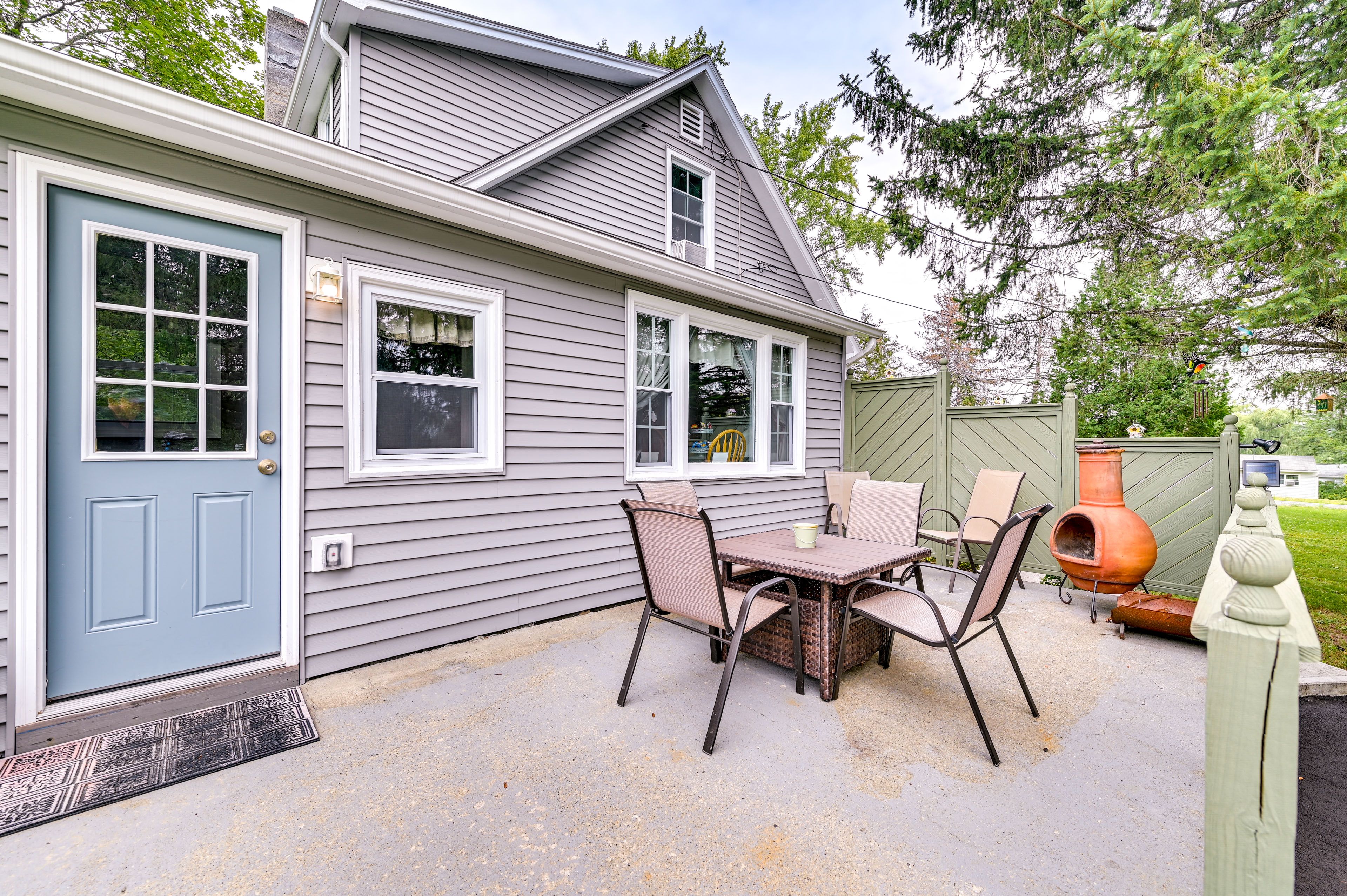 Back Porch | Gas Grill | Outdoor Dining Area