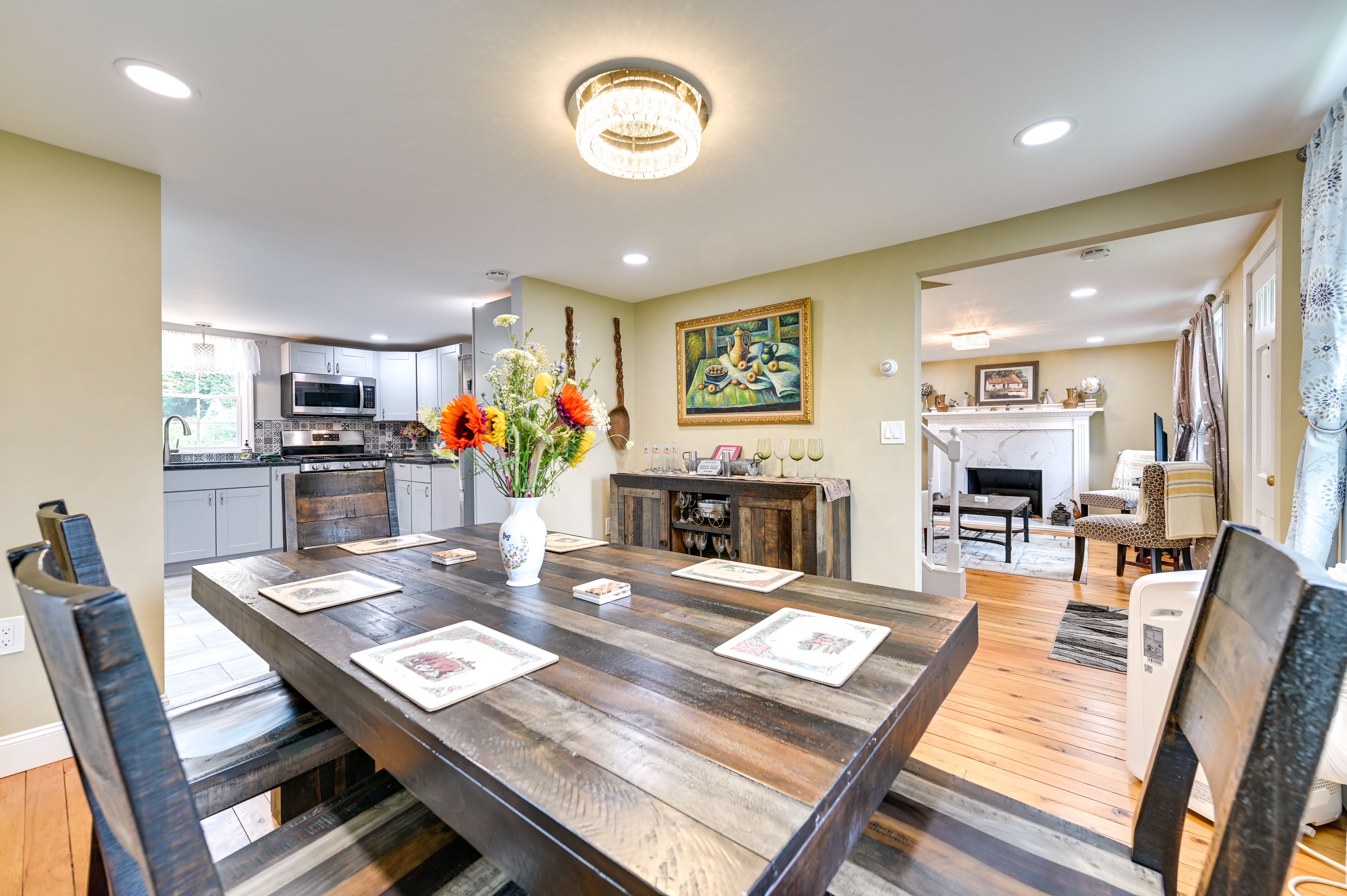Dining Area | Dishware/Flatware Provided | Free WiFi