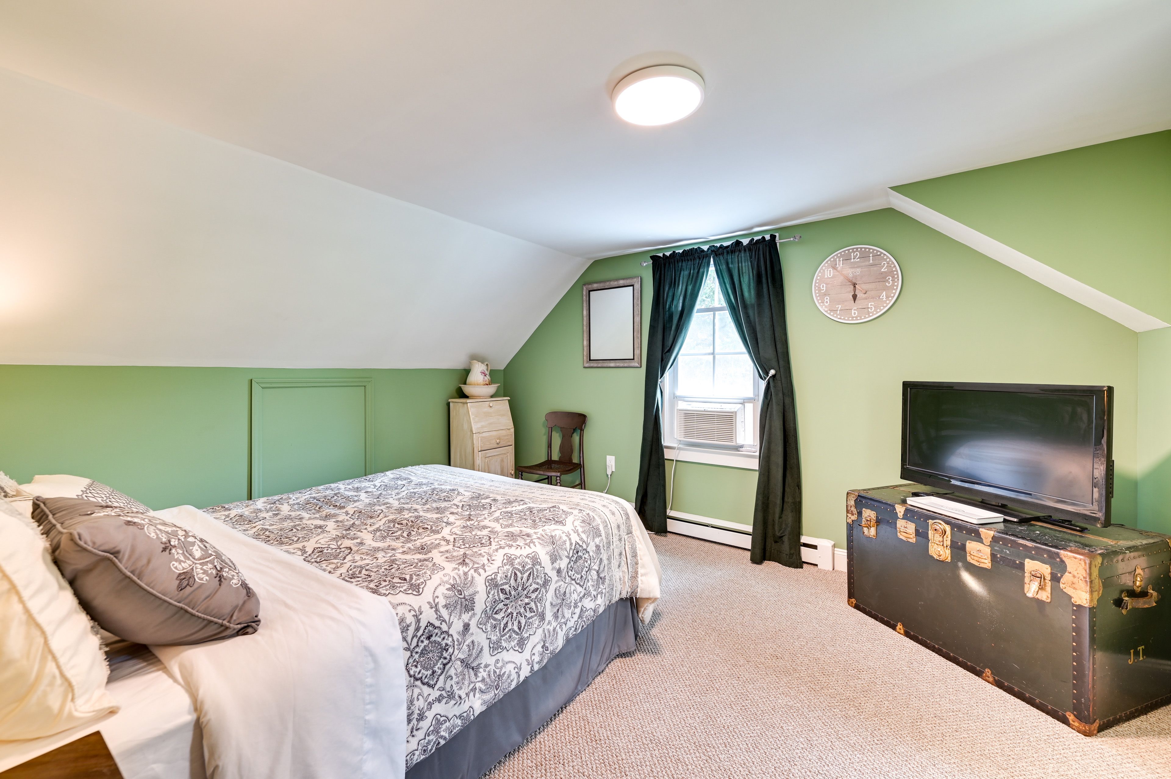Bedroom 2 | Queen Bed | Flat-Screen TV | Walk-In Closet