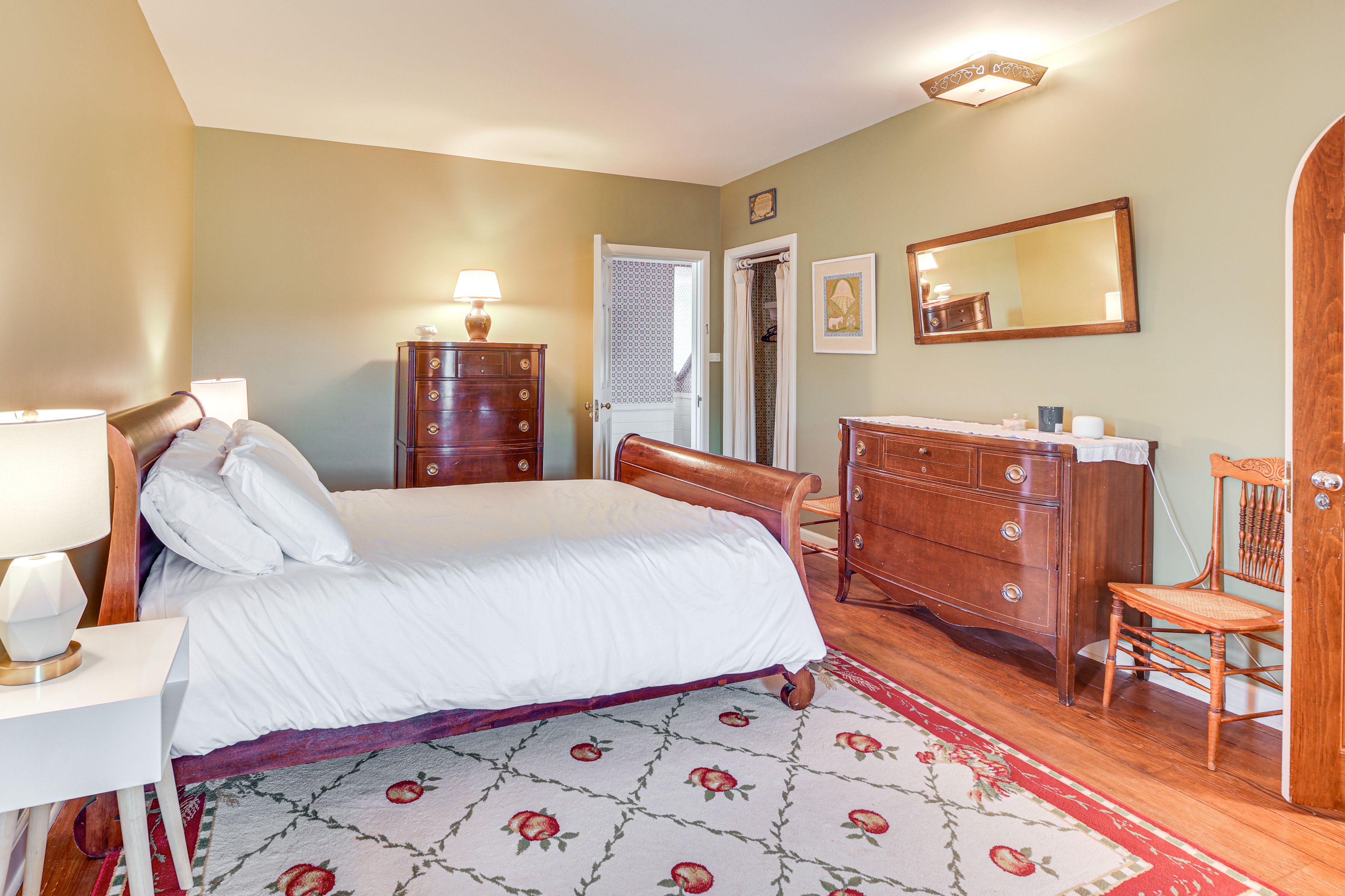 Bedroom 4 | 2nd Floor | Queen Bed