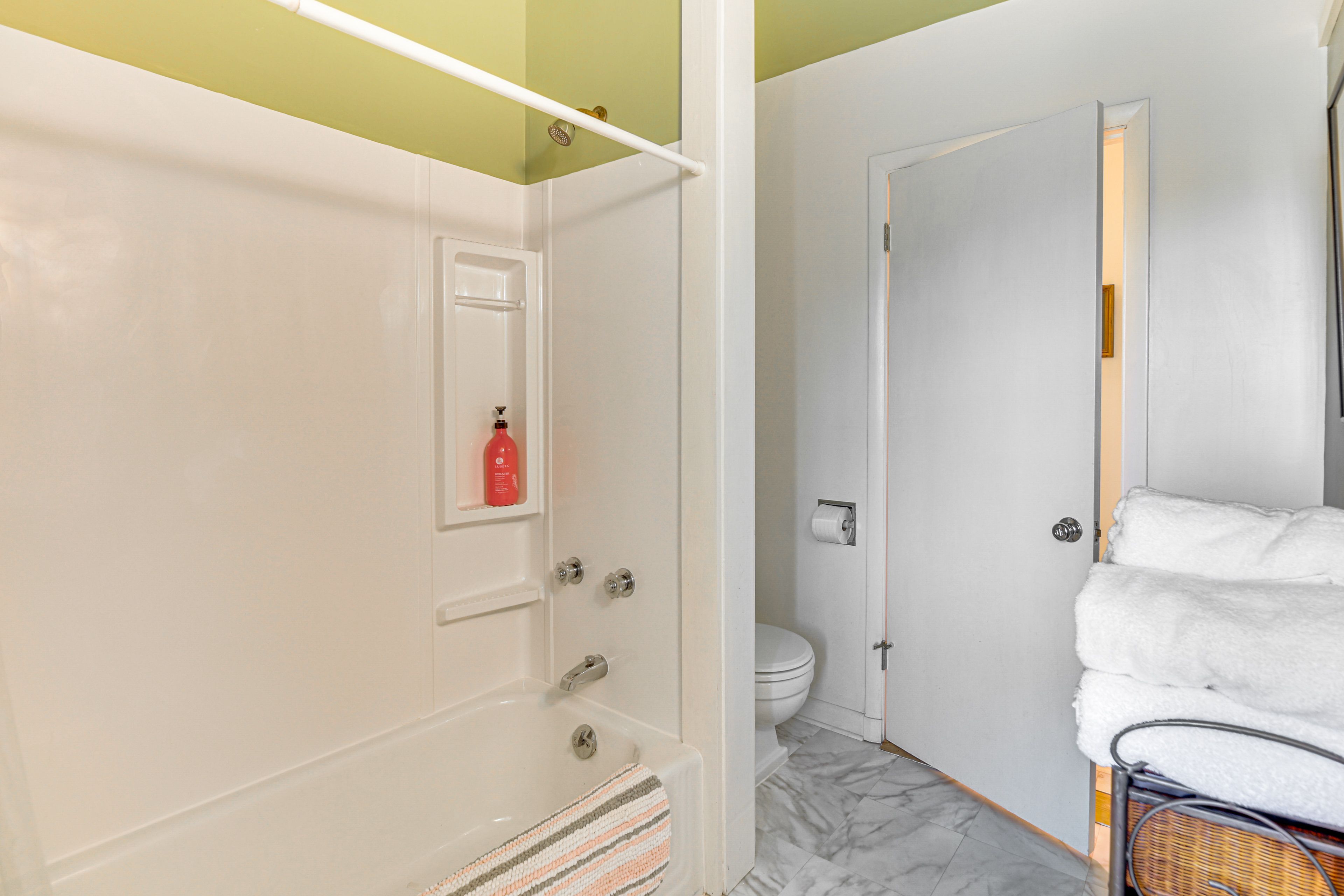 Full Bathroom | 2nd Floor