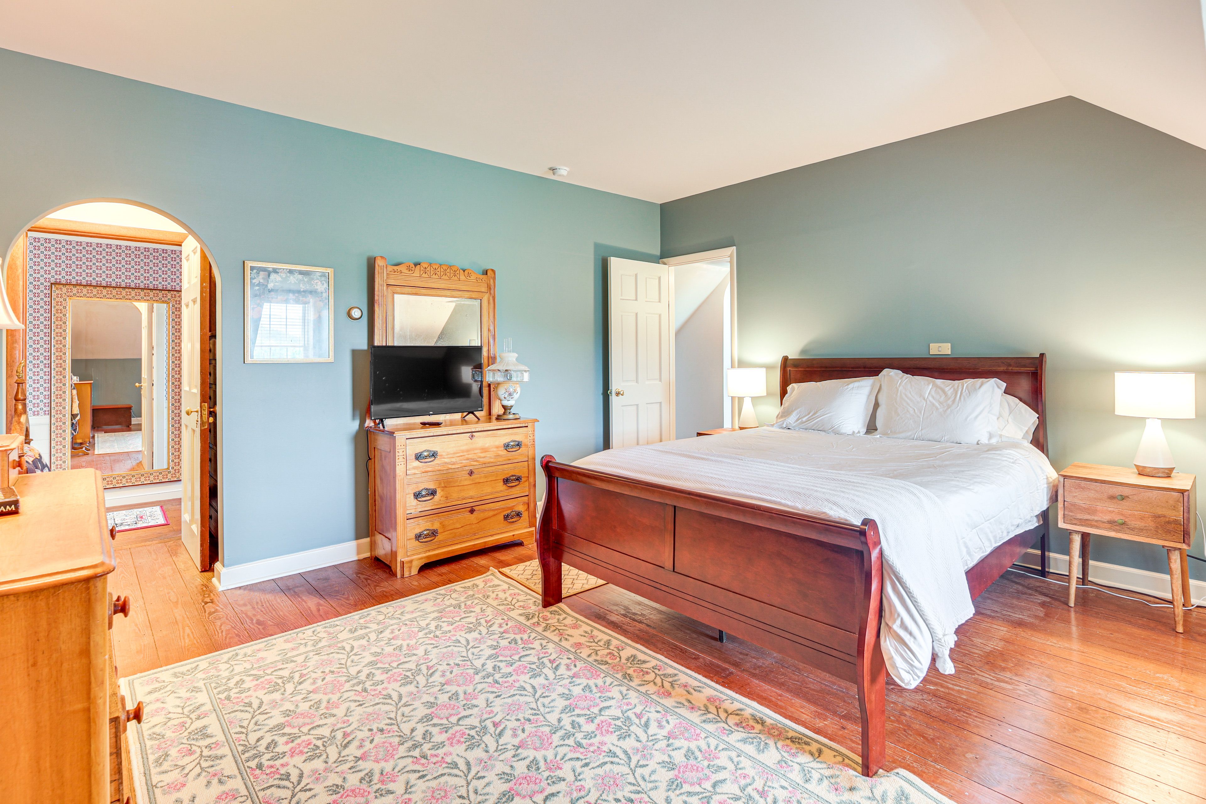 Bedroom 3 | 2nd Floor | Queen Bed