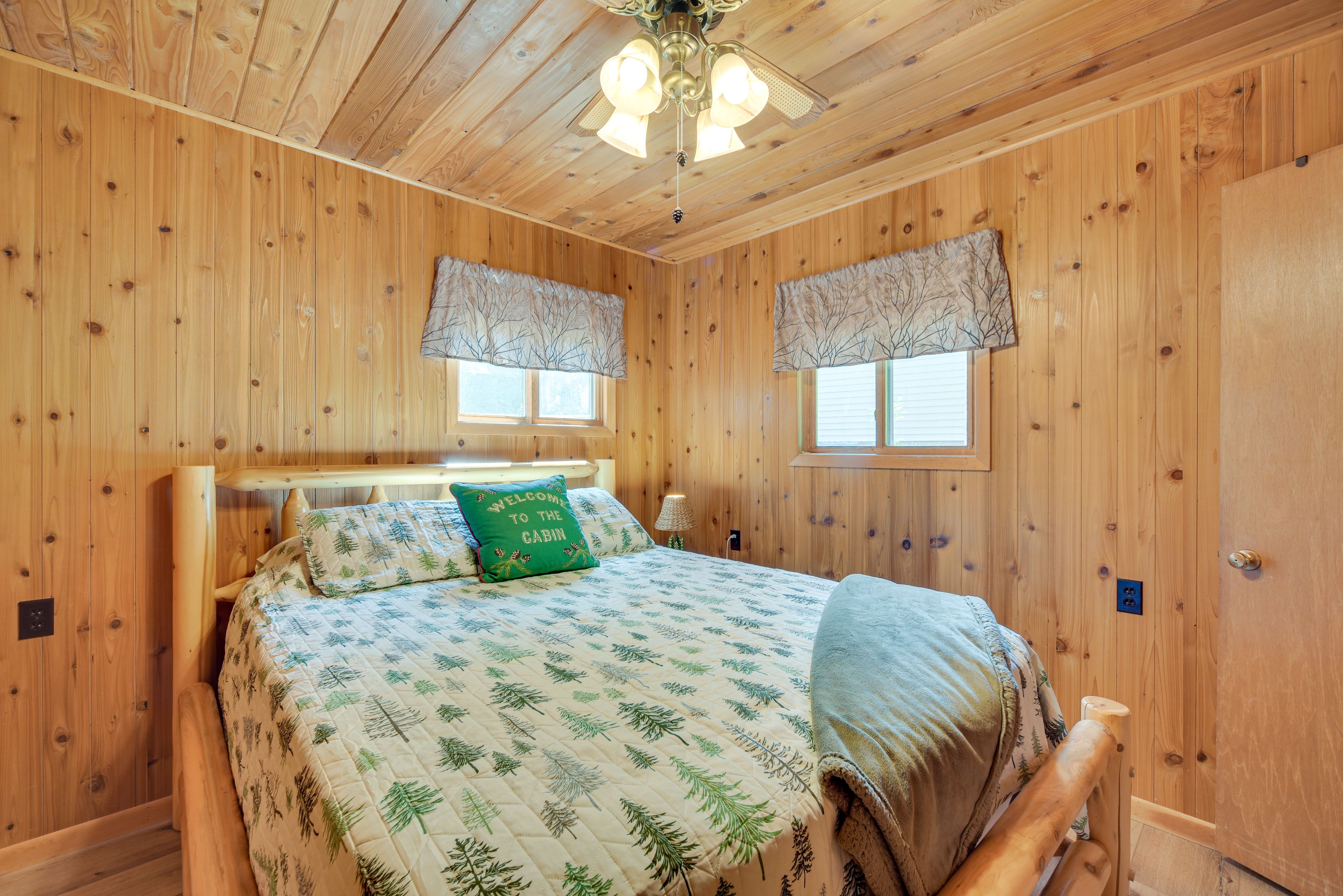 Bedroom 3 | Queen Bed