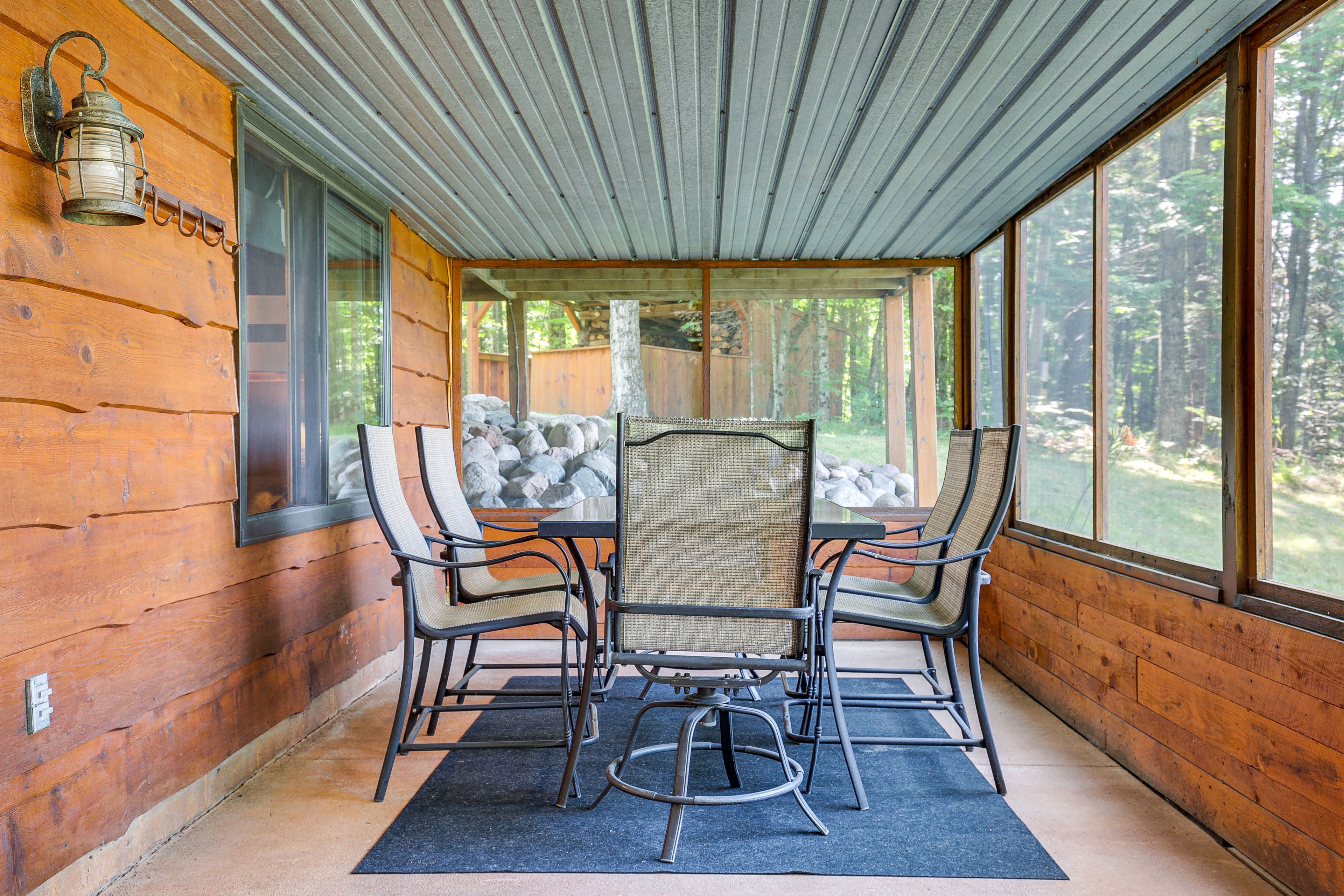 Screened Porch | Outdoor Dining Area