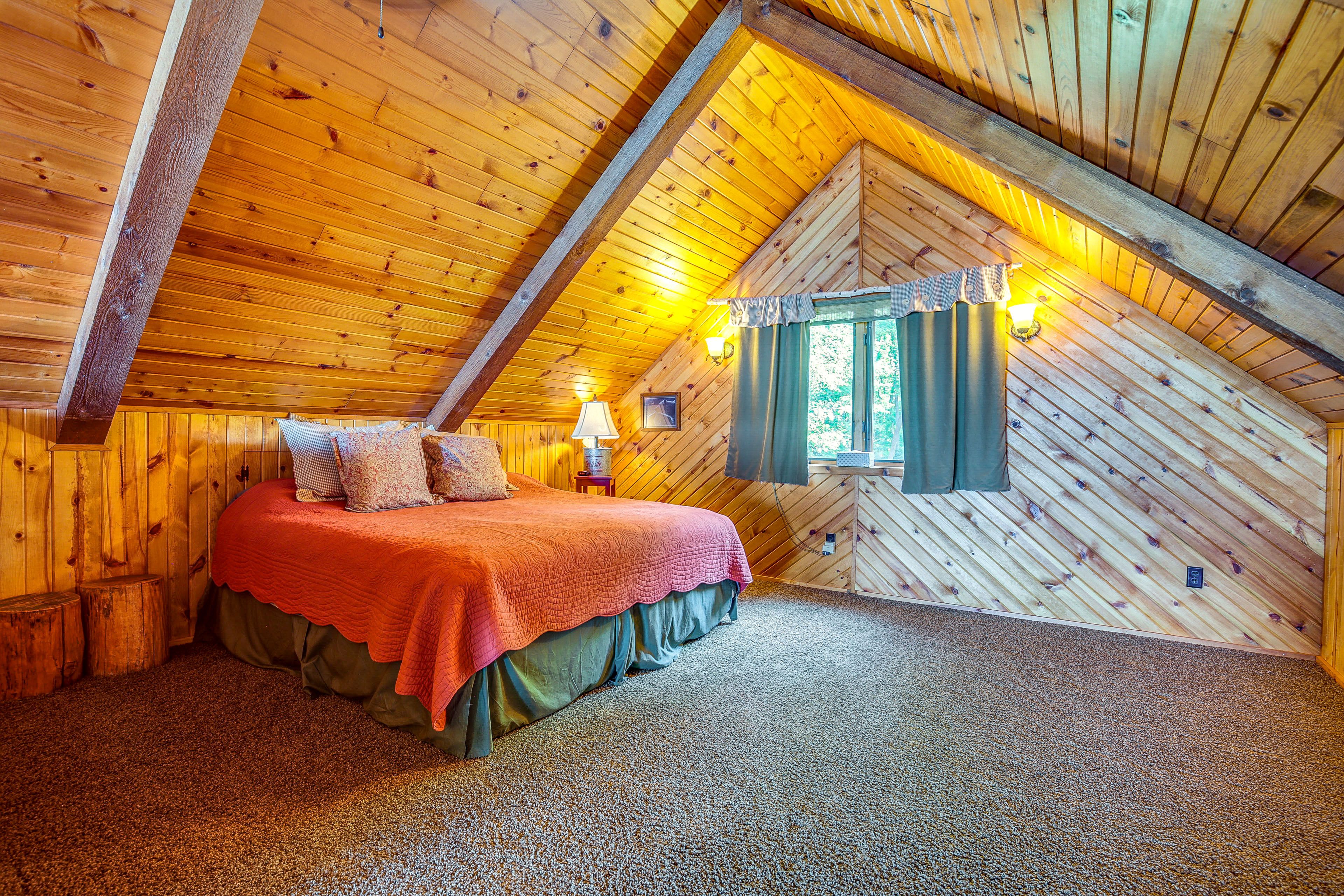 Loft | 2nd Floor | King Bed
