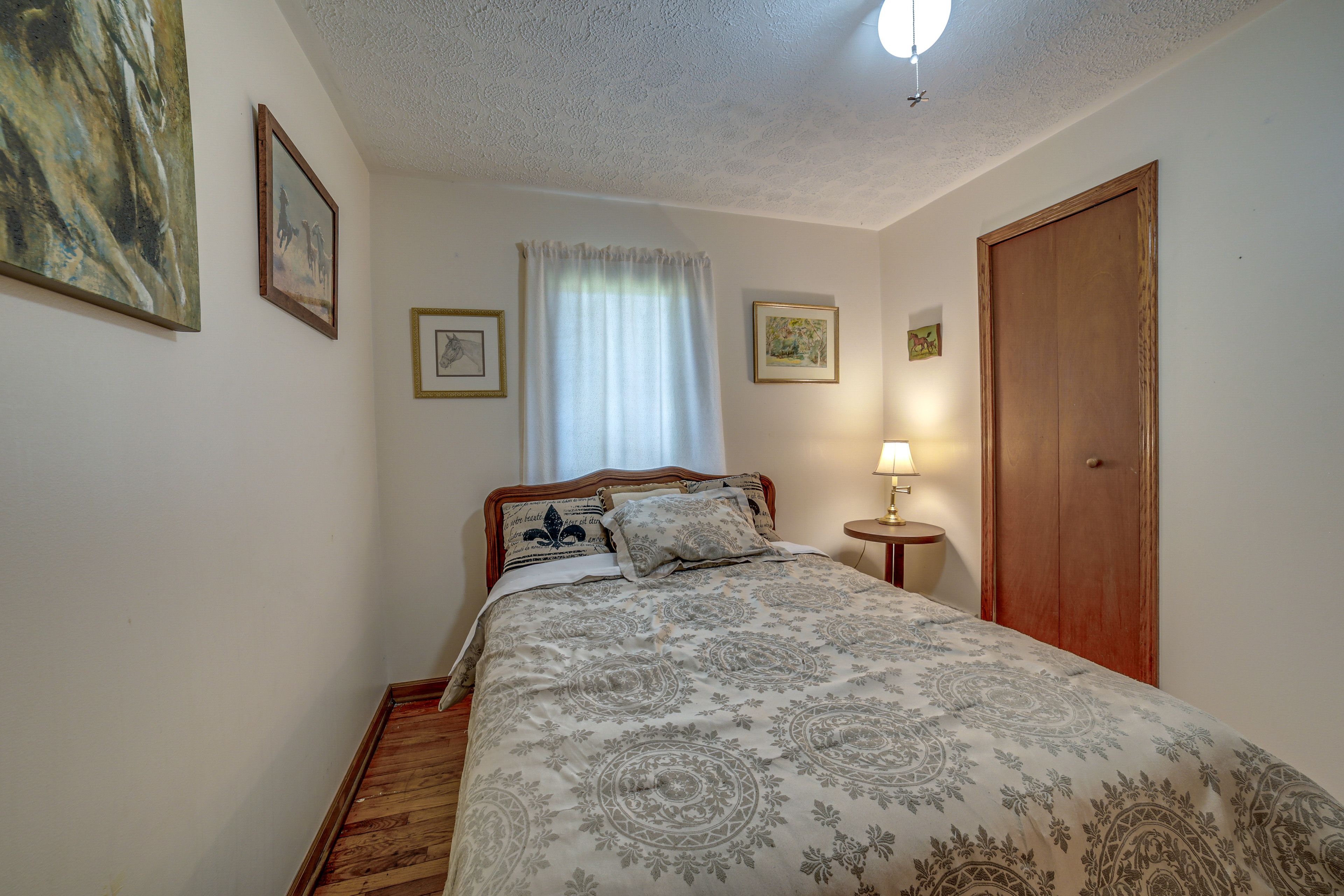 Bedroom 2 | Queen Bed