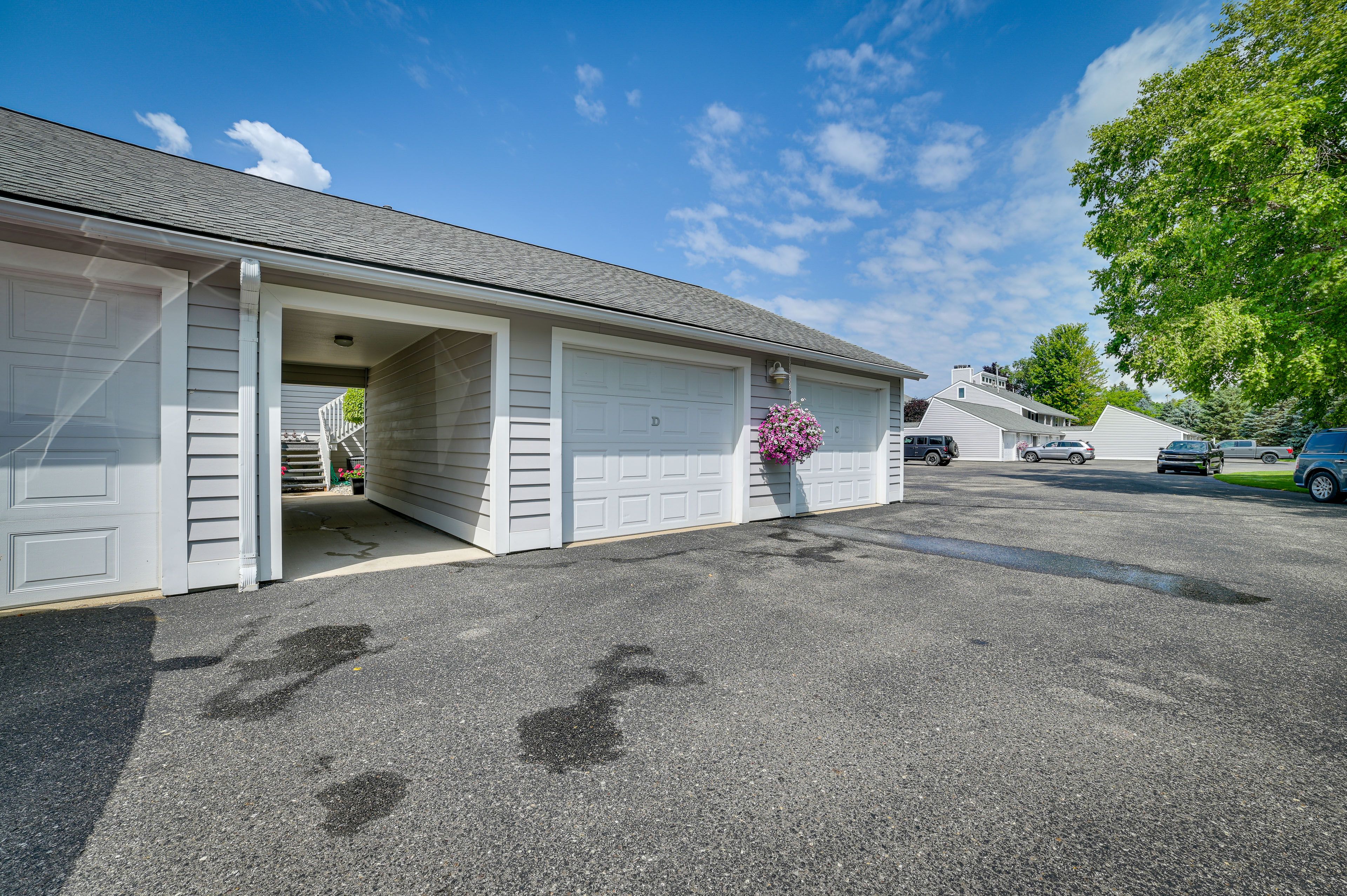 Parking | Driveway (1 Vehicle) | Community Lot (1 Vehicle)