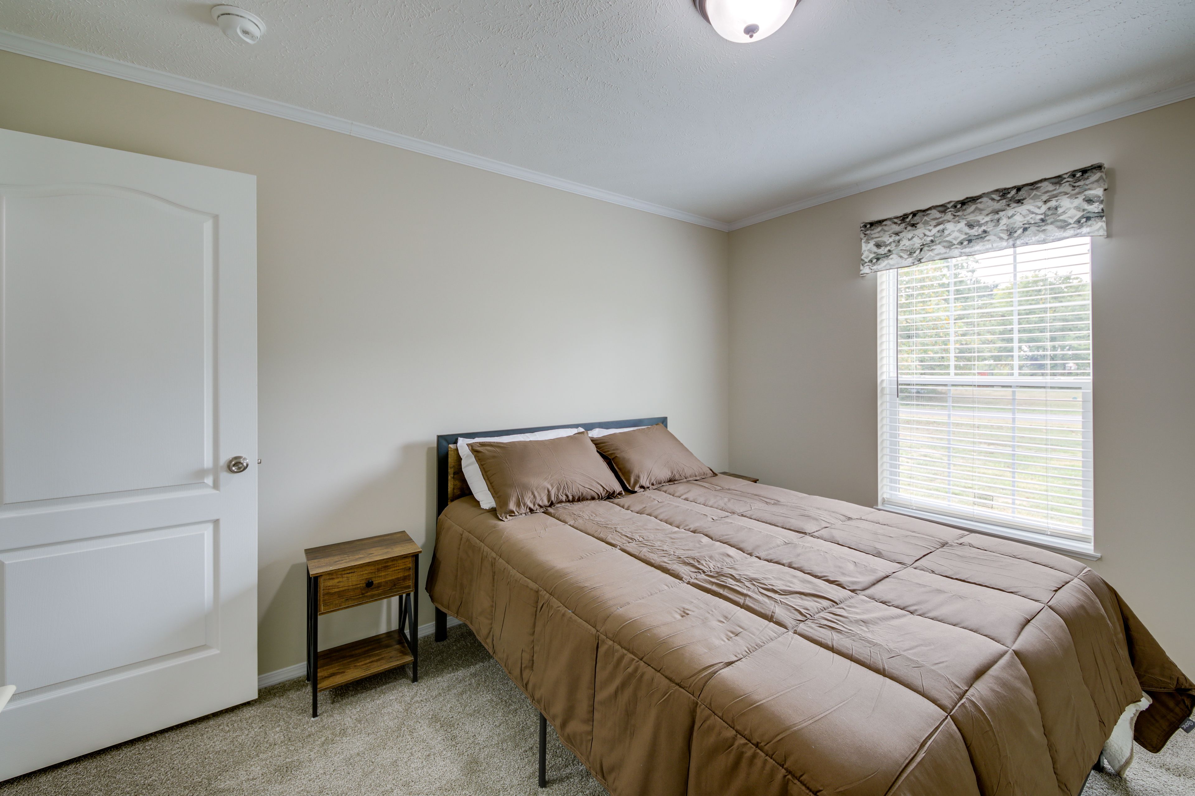 Bedroom 2 | Queen Bed