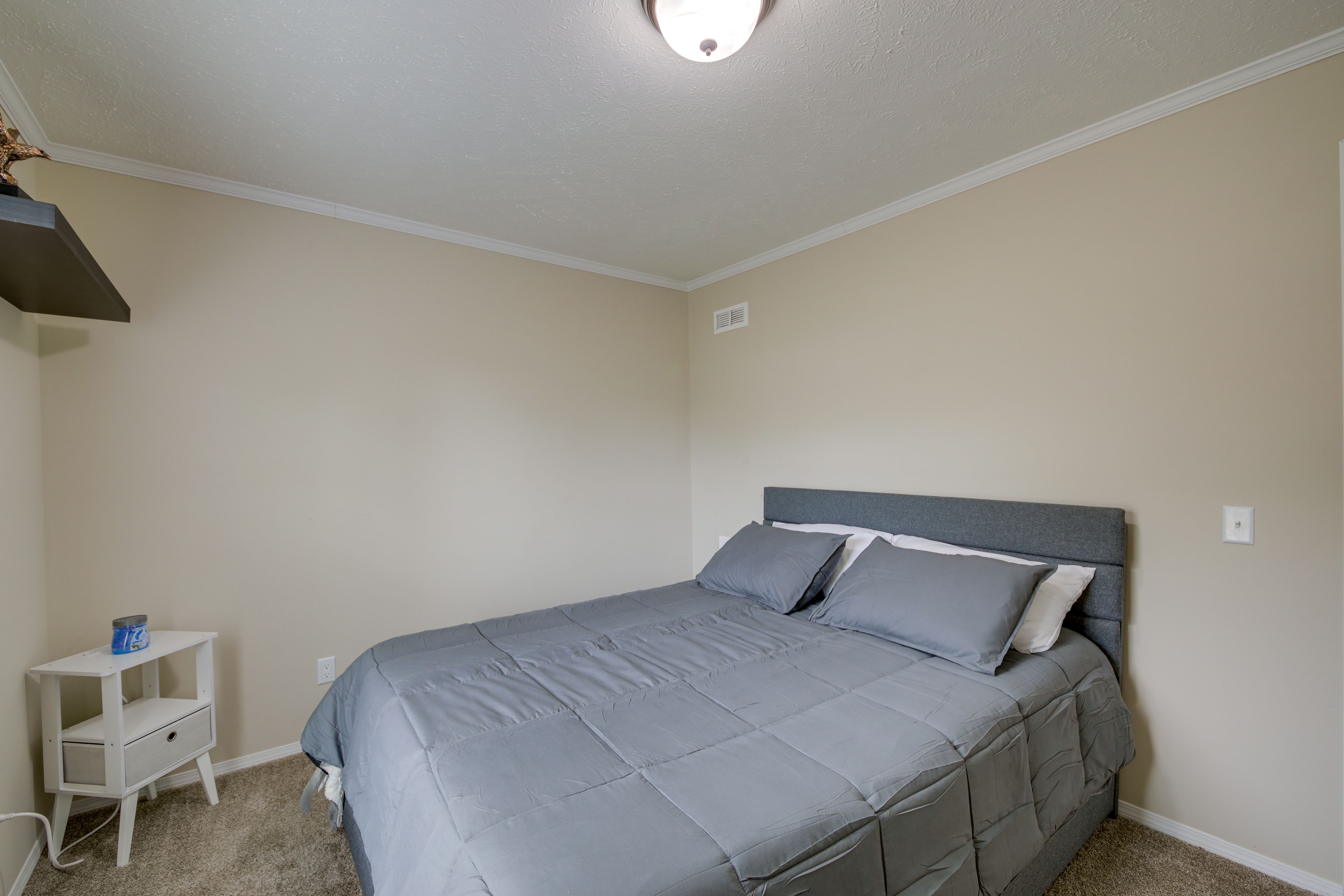 Bedroom 3 | Queen Bed
