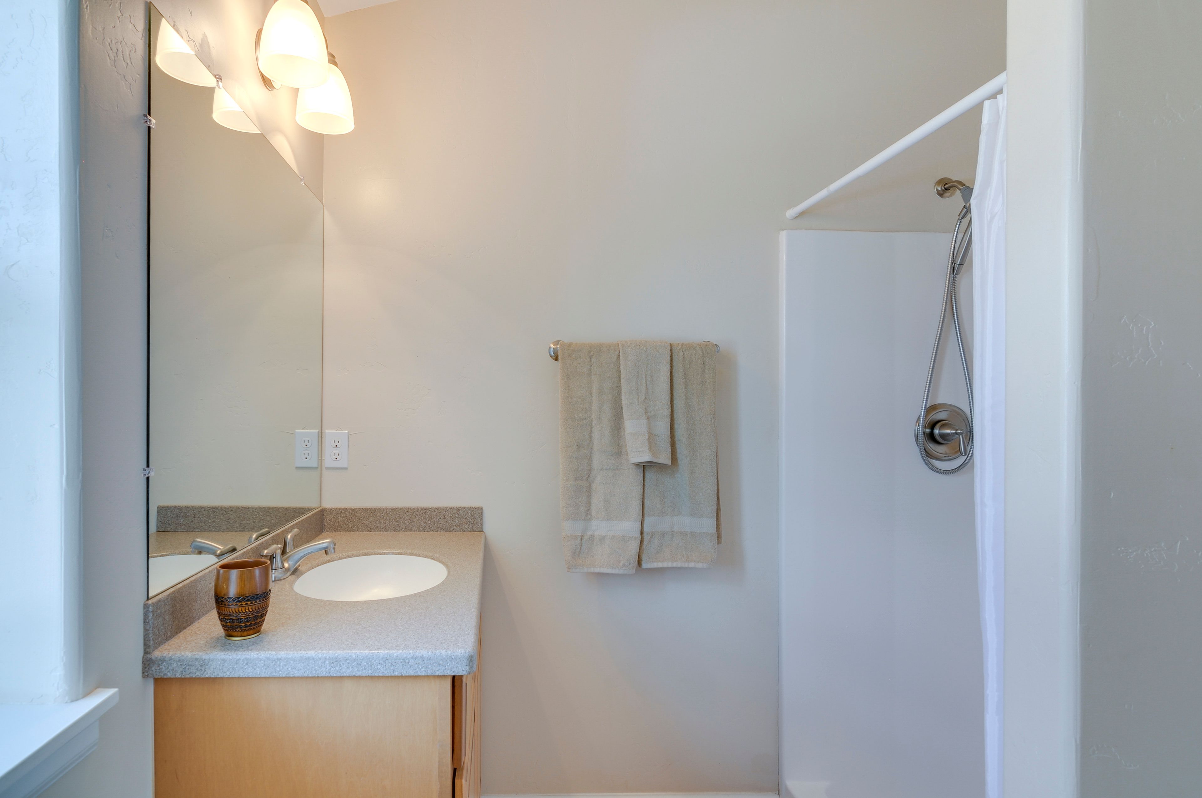 Full Bathroom | Hair Dryer | Iron & Board