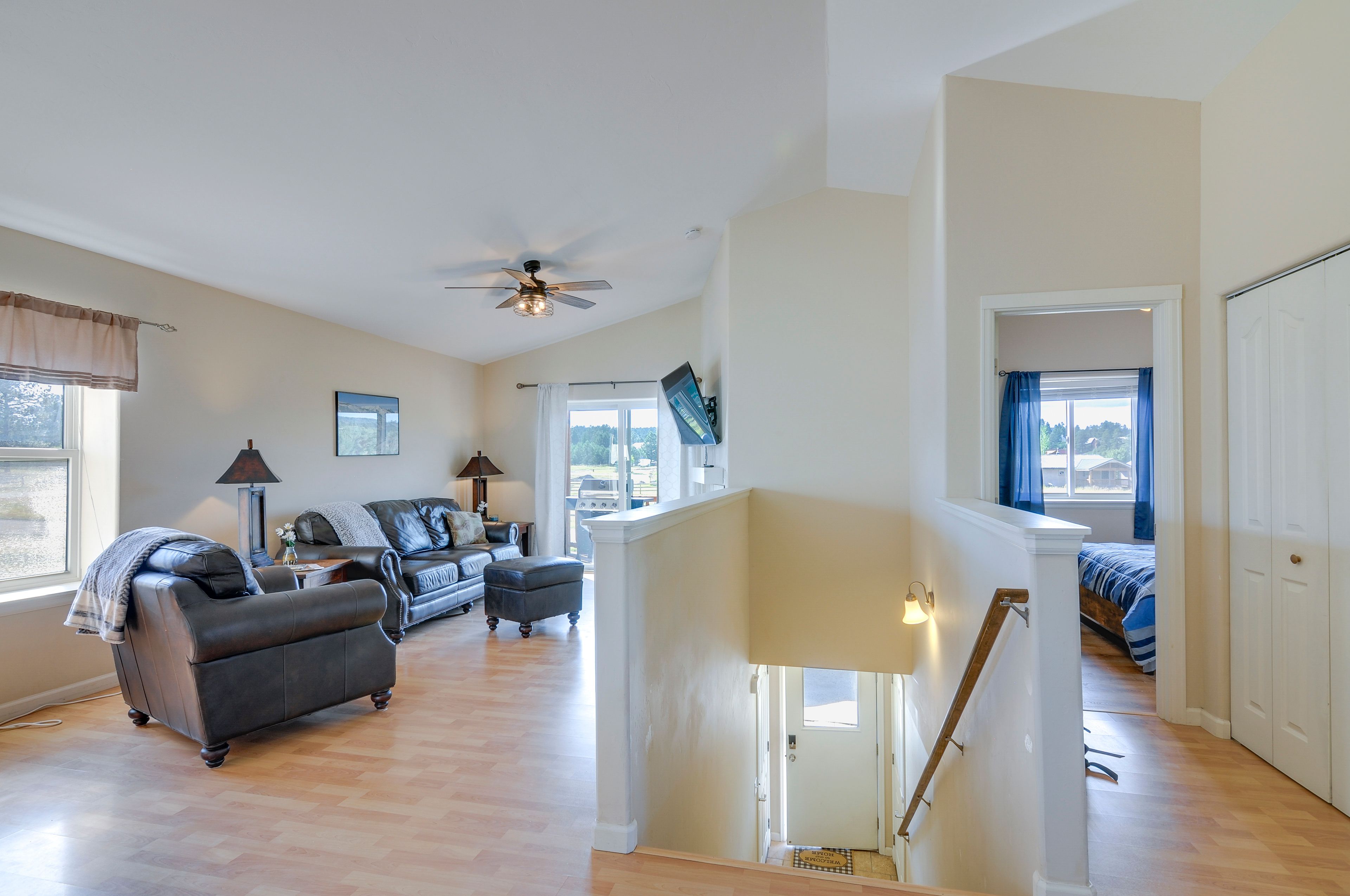 Living Room | Upper Level | Free WiFi | Gas Fireplace
