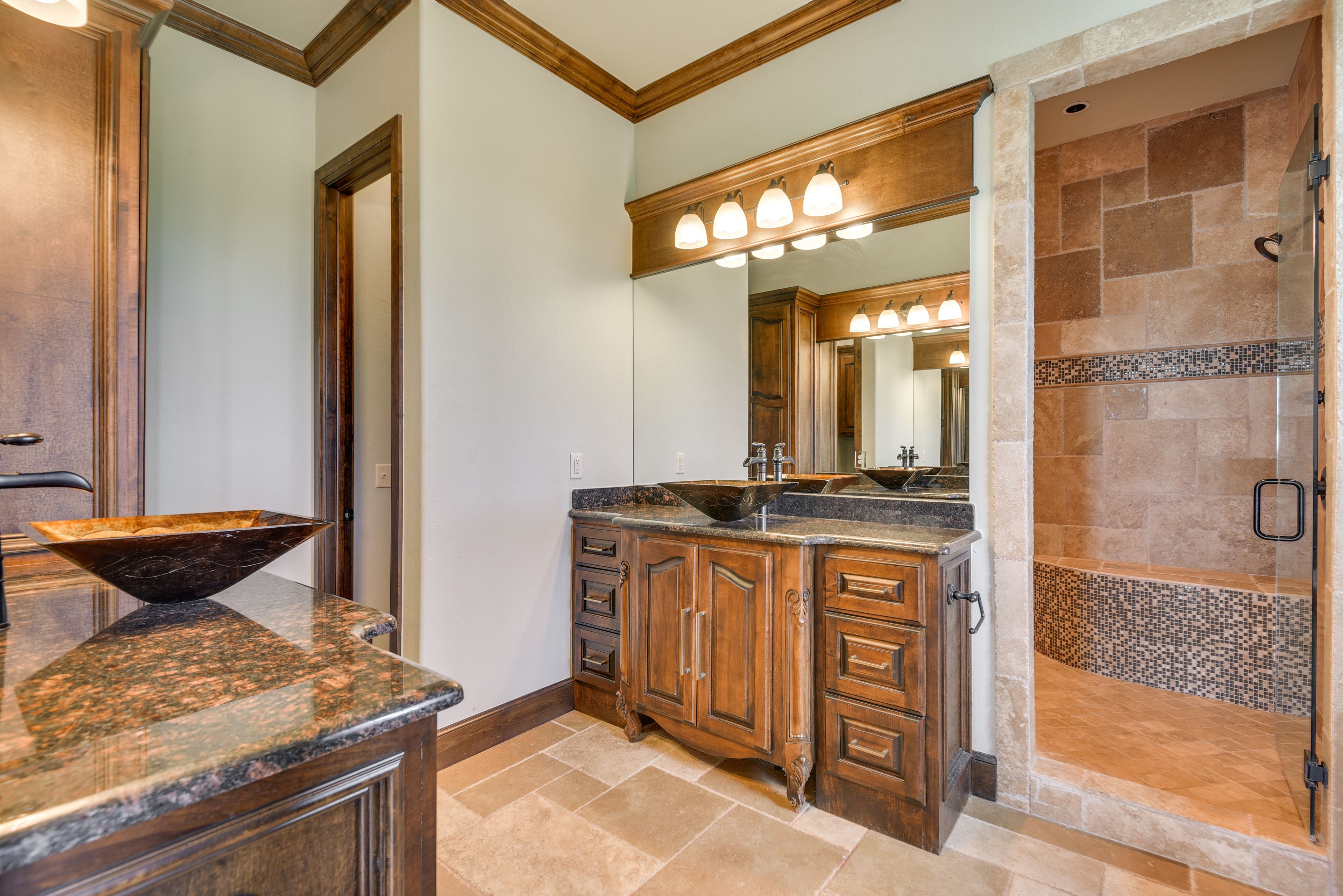 Full Bathroom | Complimentary Toiletries