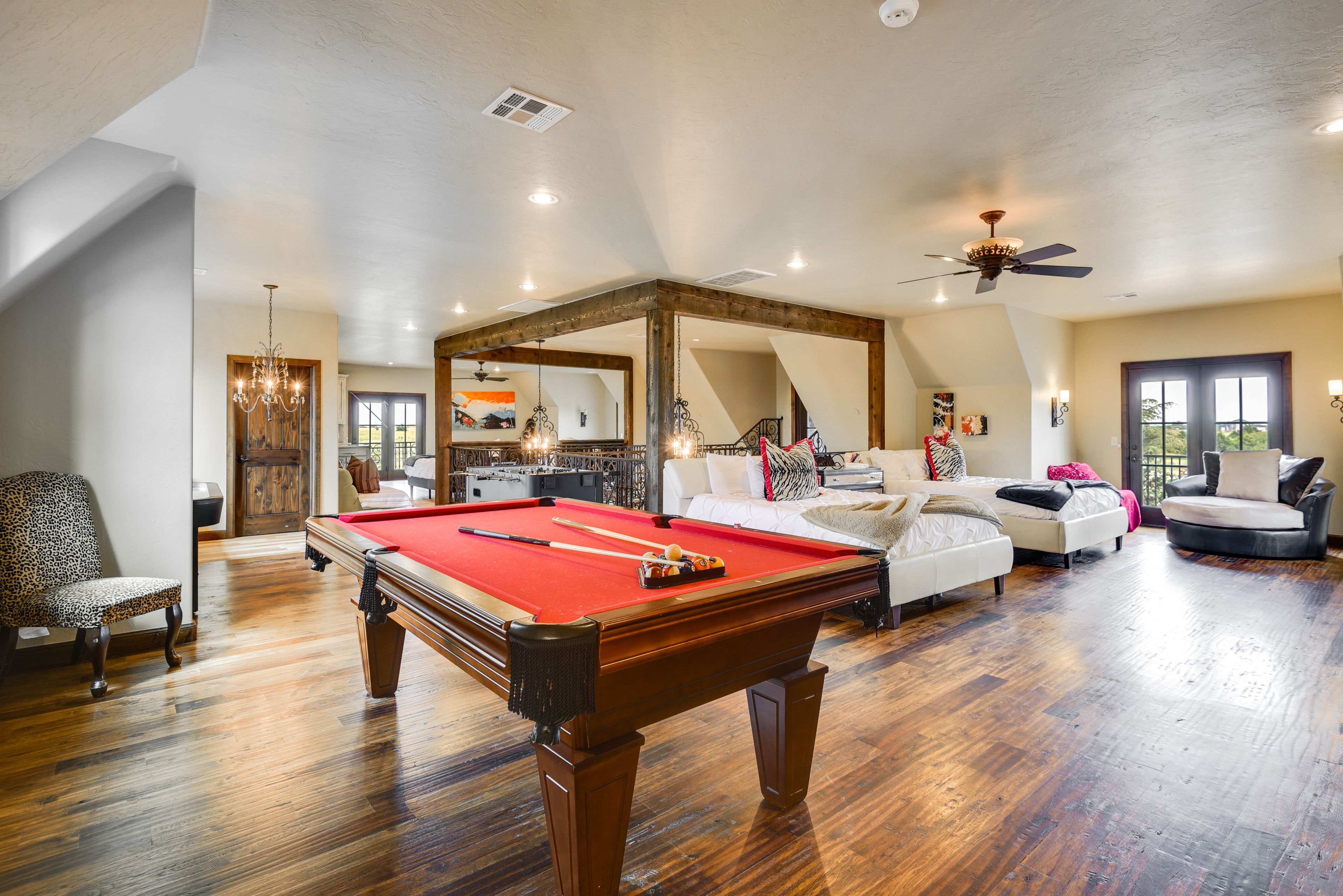 Studio Loft | 4 Queen Beds | Linens & Towels Provided