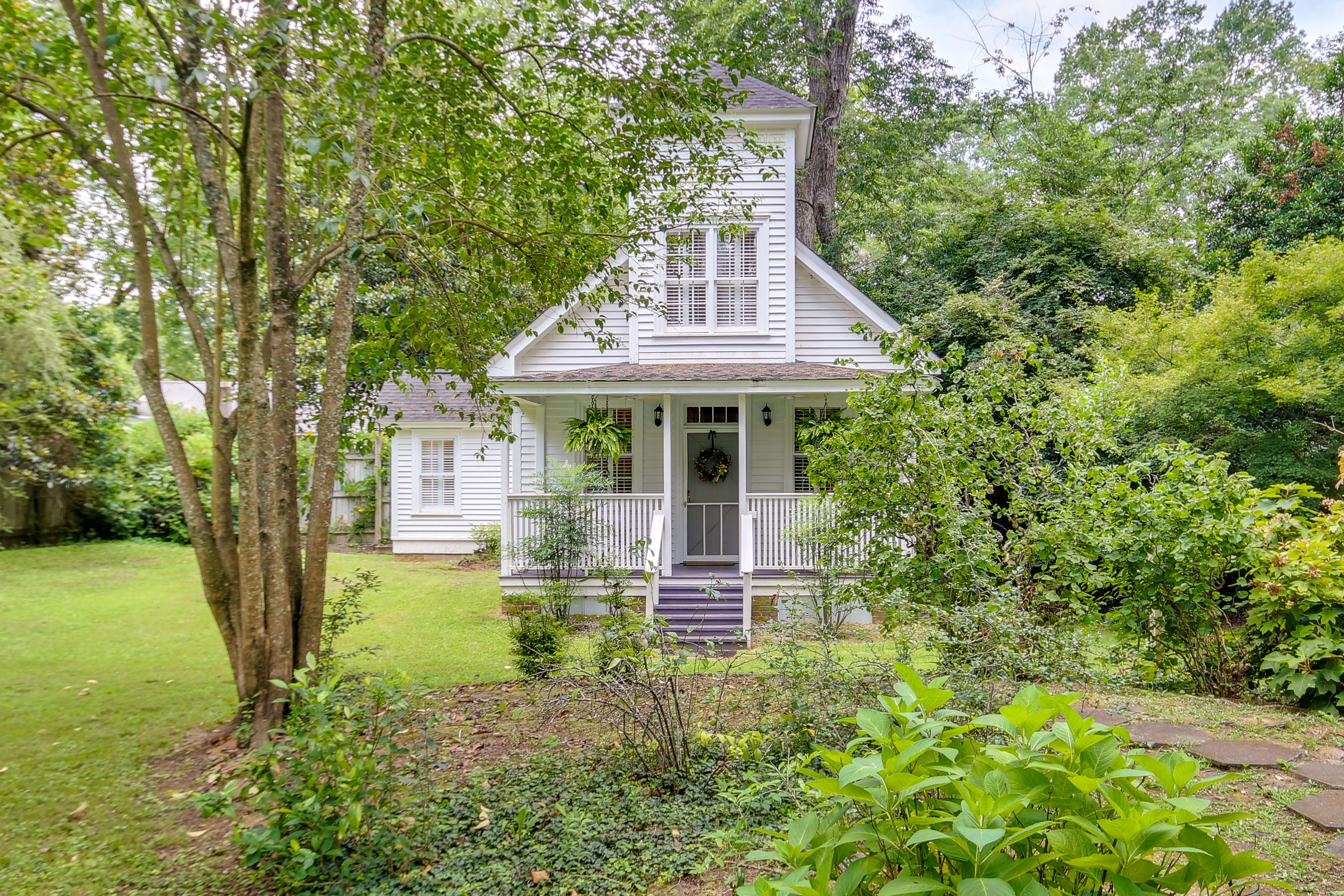 Washington Vacation Rental | Studio | 1BA | 600 Sq Ft | Stairs Required