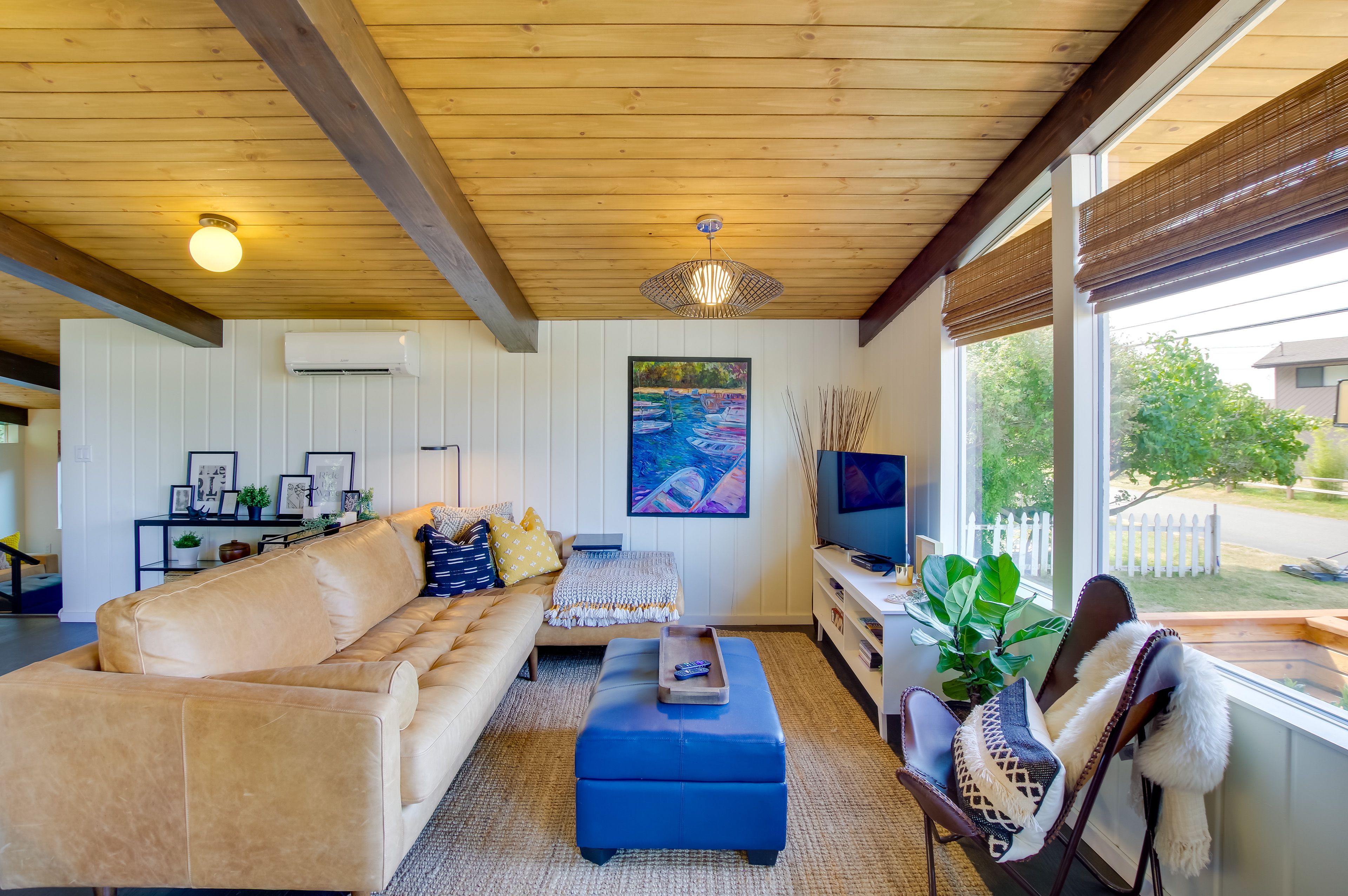 Living Room | Smart TV