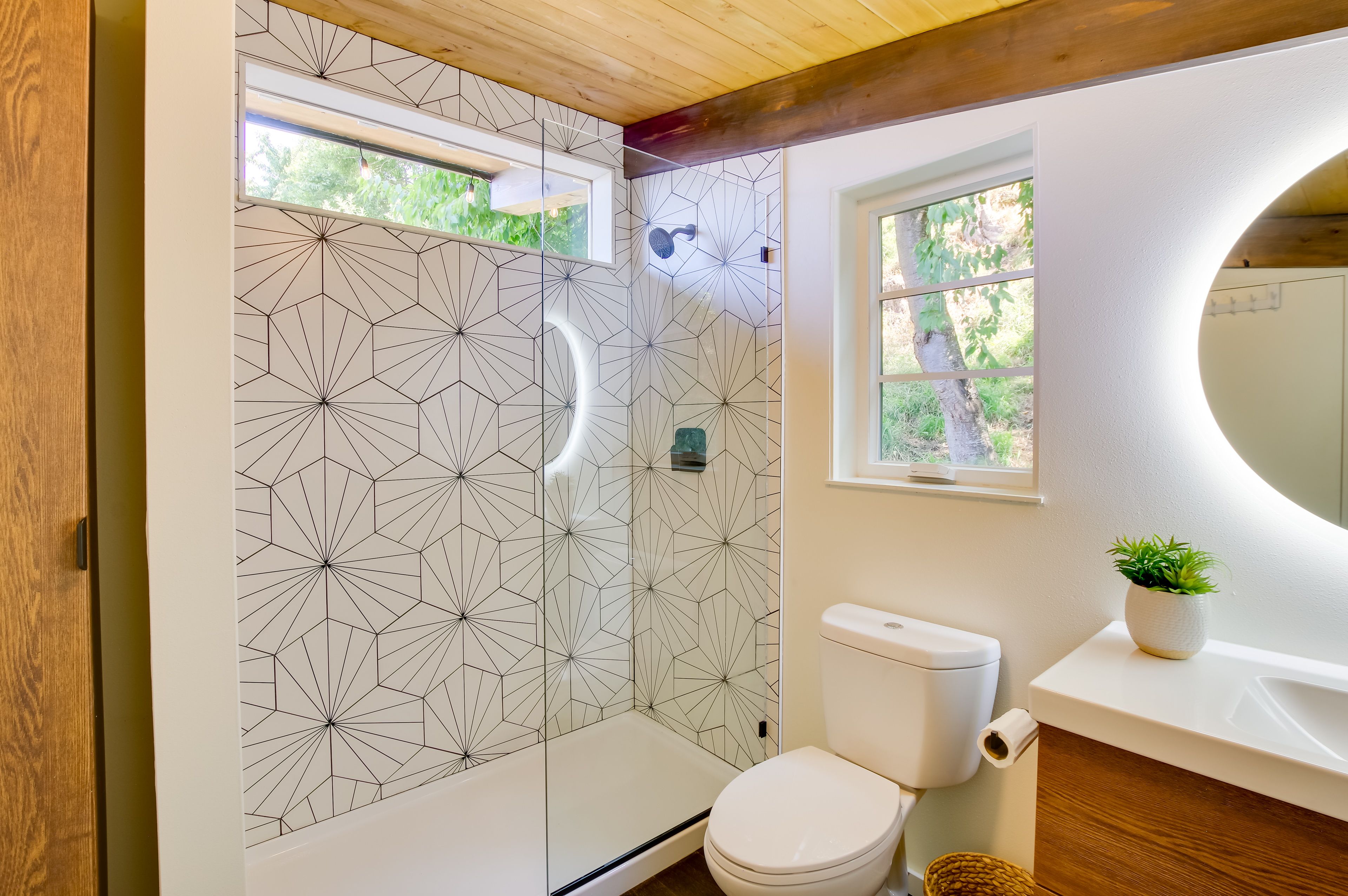 Full Bathroom | Complimentary Toiletries