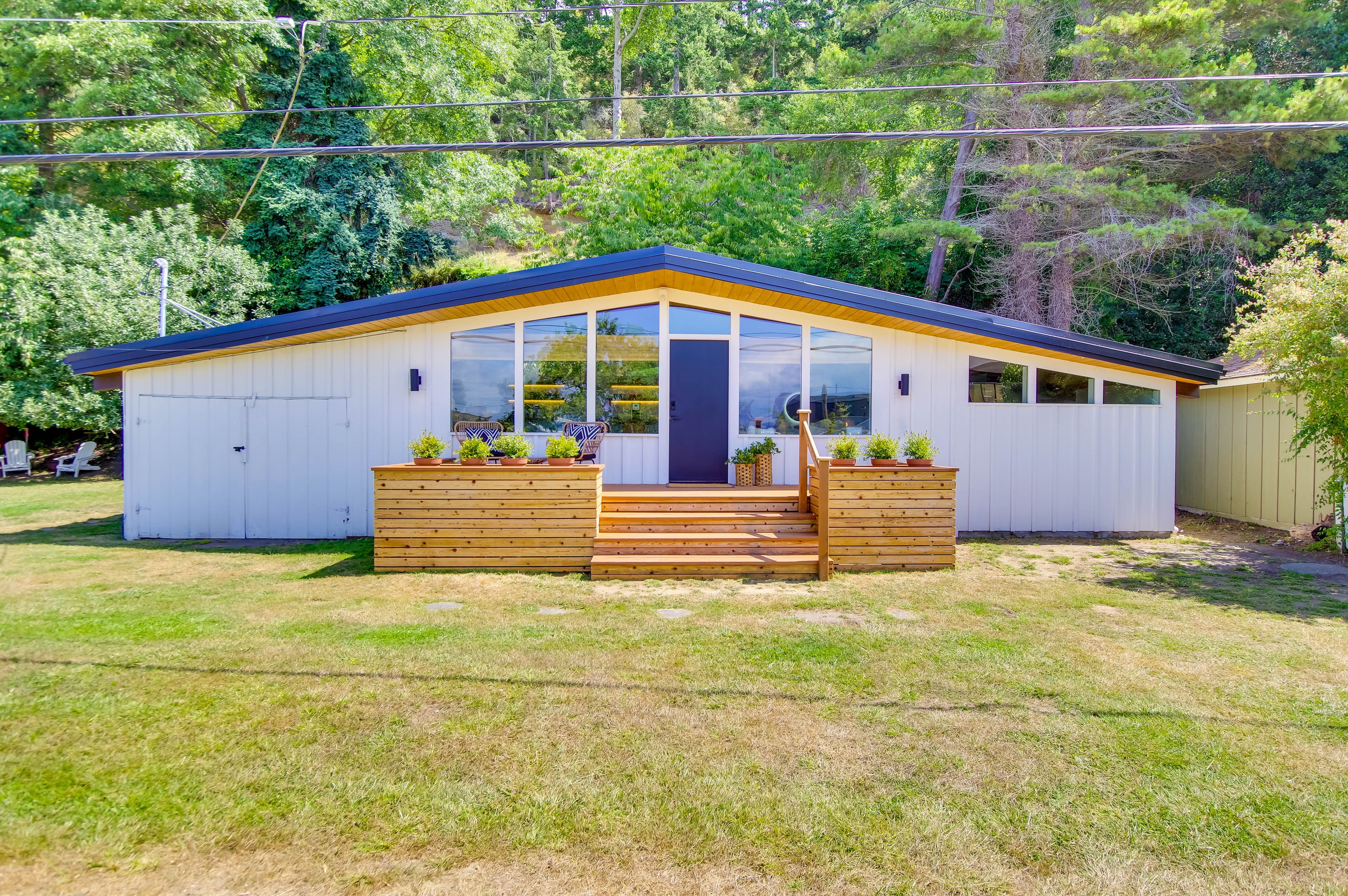 Home Exterior | Driveway Parking (2 Vehicles)