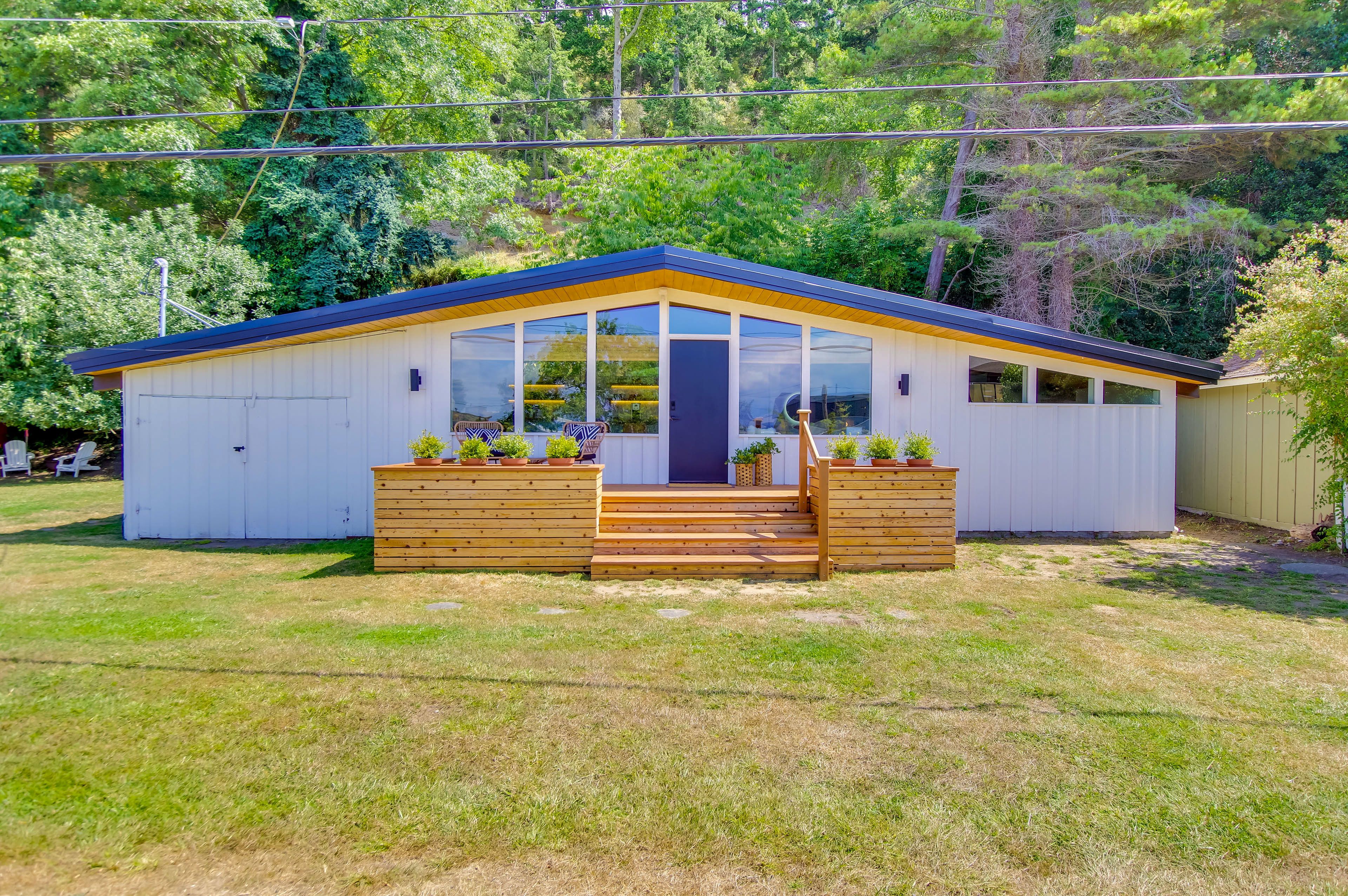 Home Exterior | Driveway Parking (2 Vehicles)