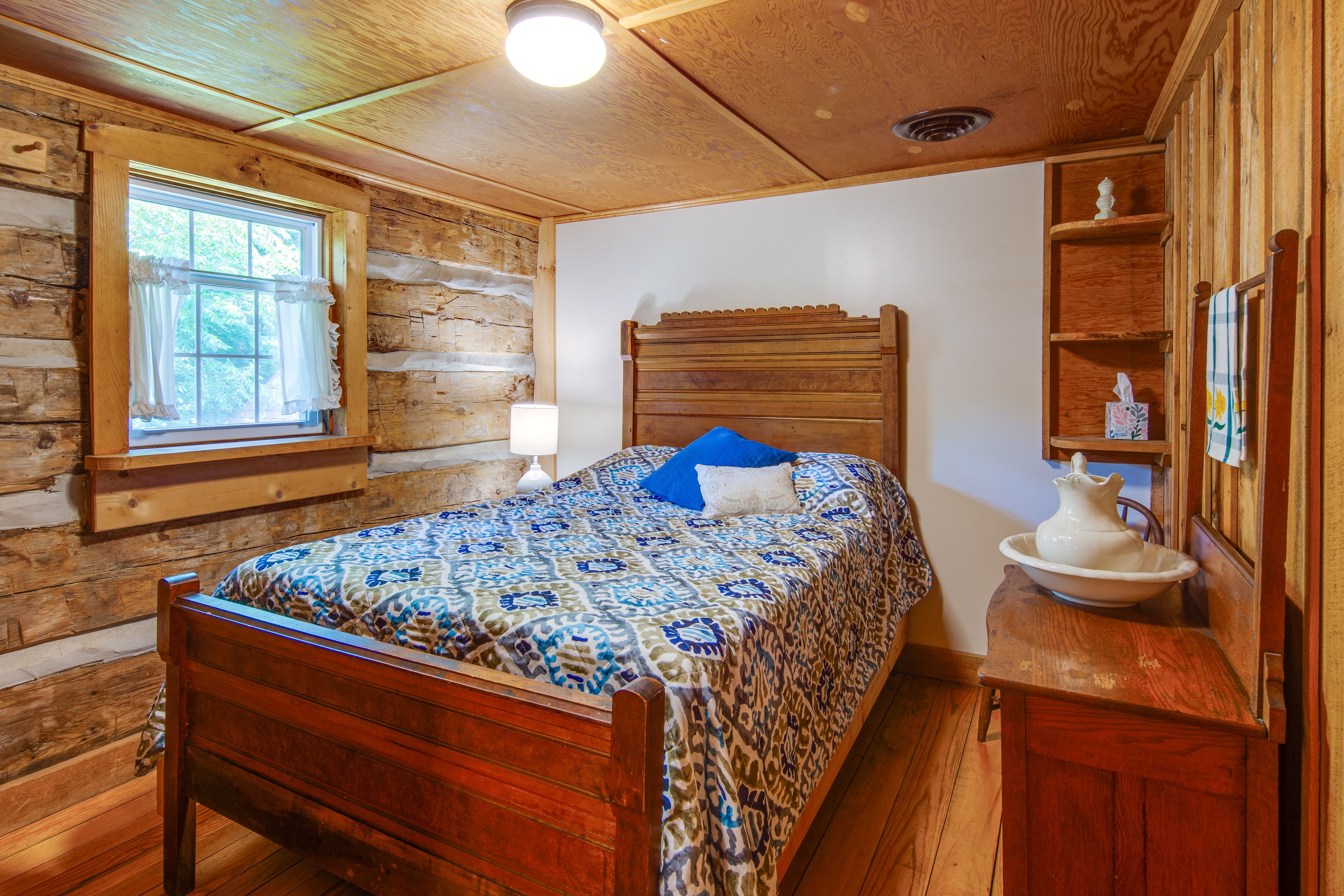 Bedroom 1 | Queen Bed | Linens Provided