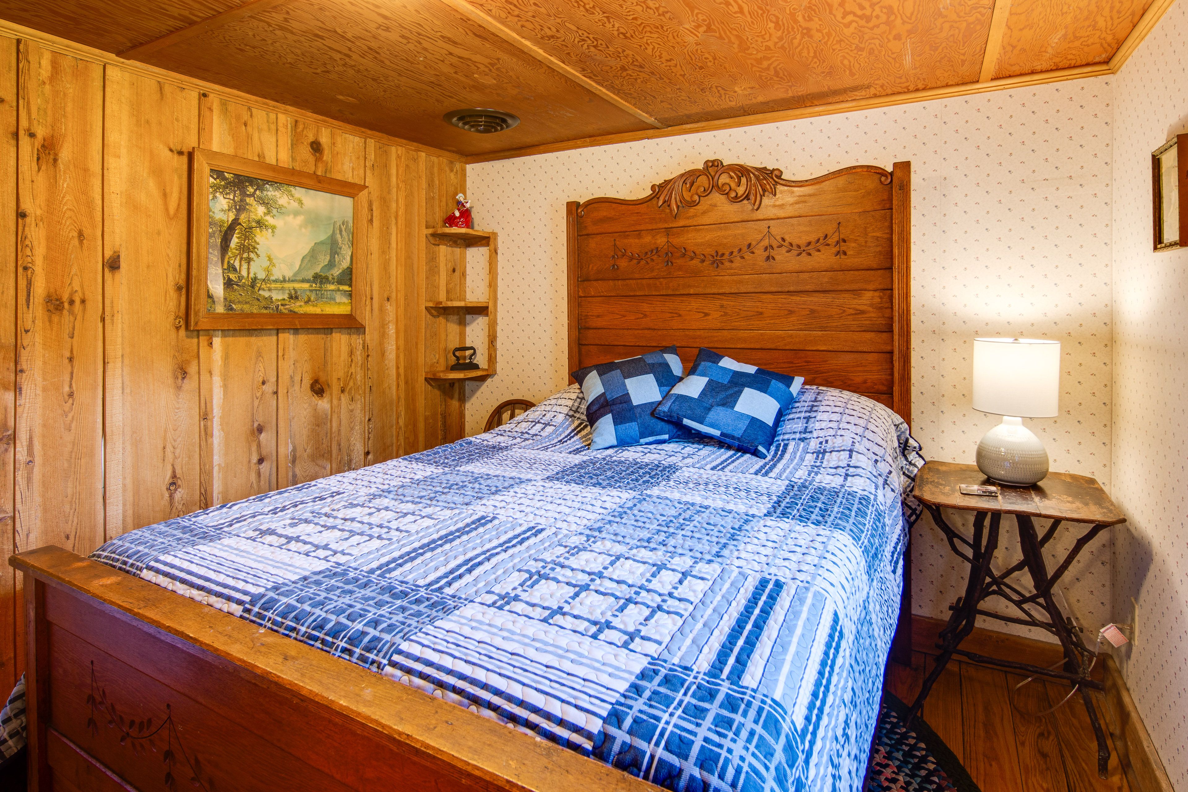 Bedroom 2 | Queen Bed