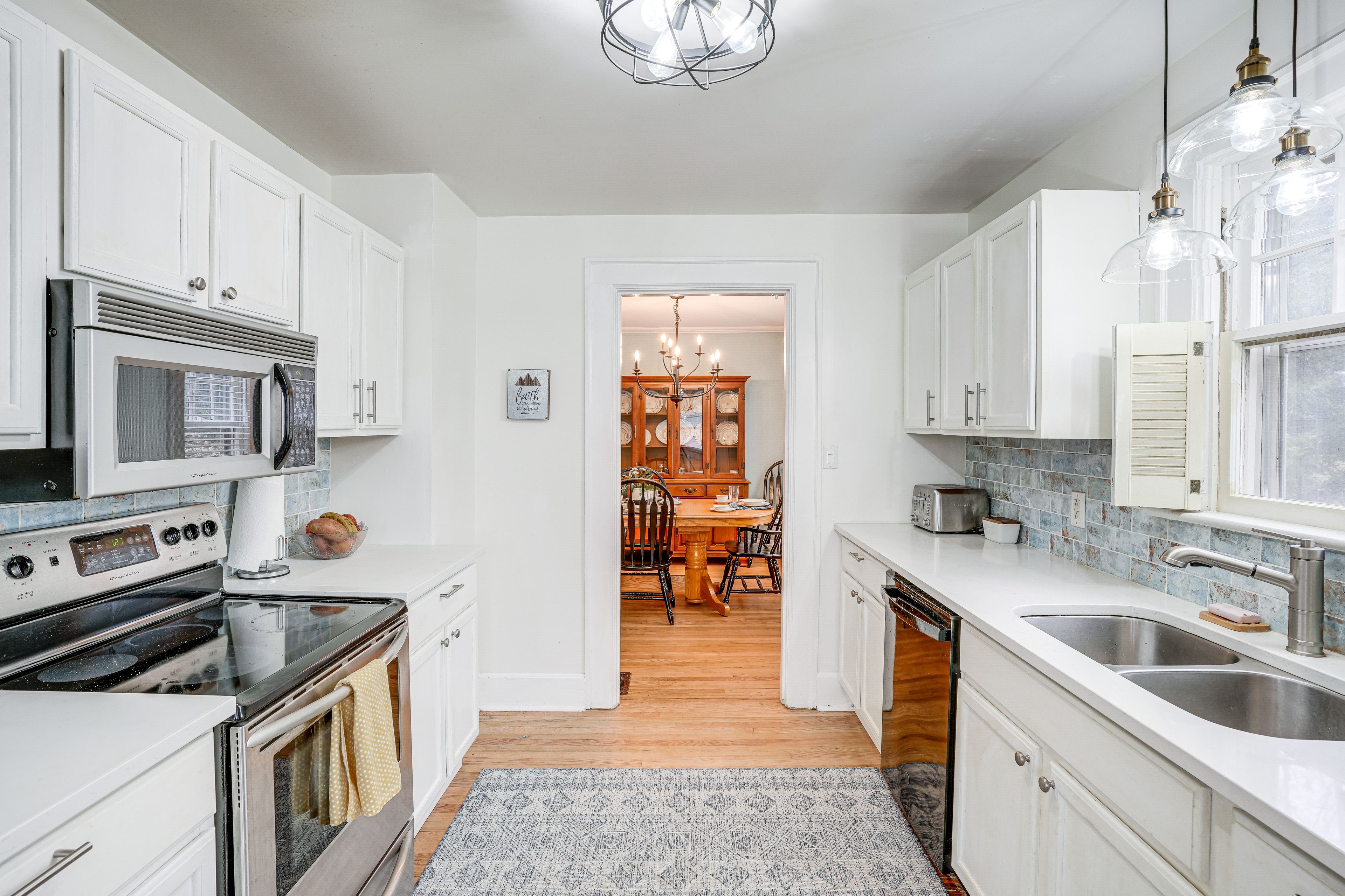 Eat-In Kitchen